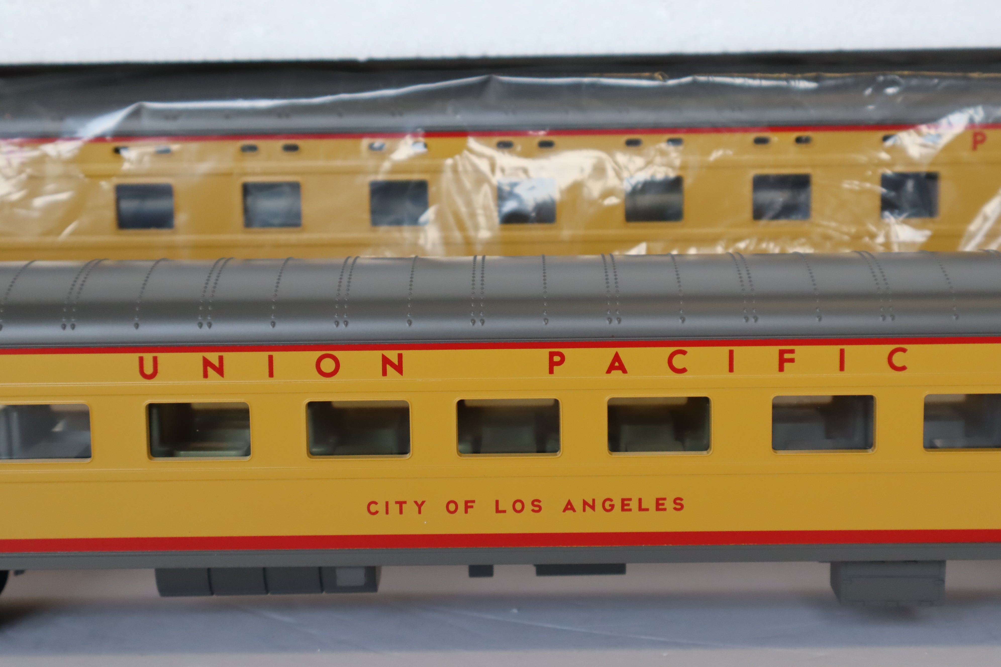 MTH 20-6653 & 20-6638 Union Pacific 70' ABS Smooth 4 Car Pass Set-Second hand-M7916