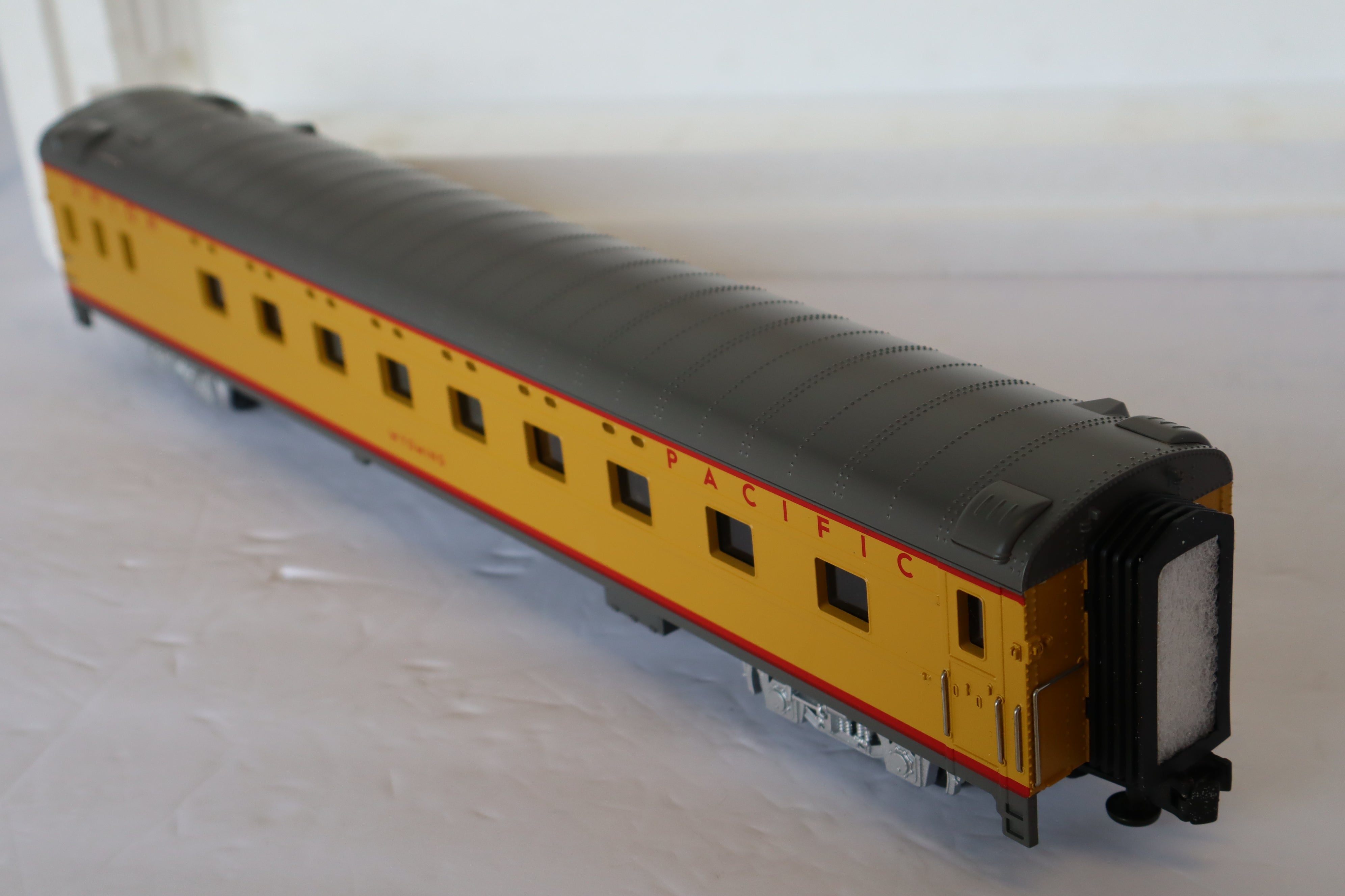 MTH 20-6653 & 20-6638 Union Pacific 70' ABS Smooth 4 Car Pass Set-Second hand-M7916