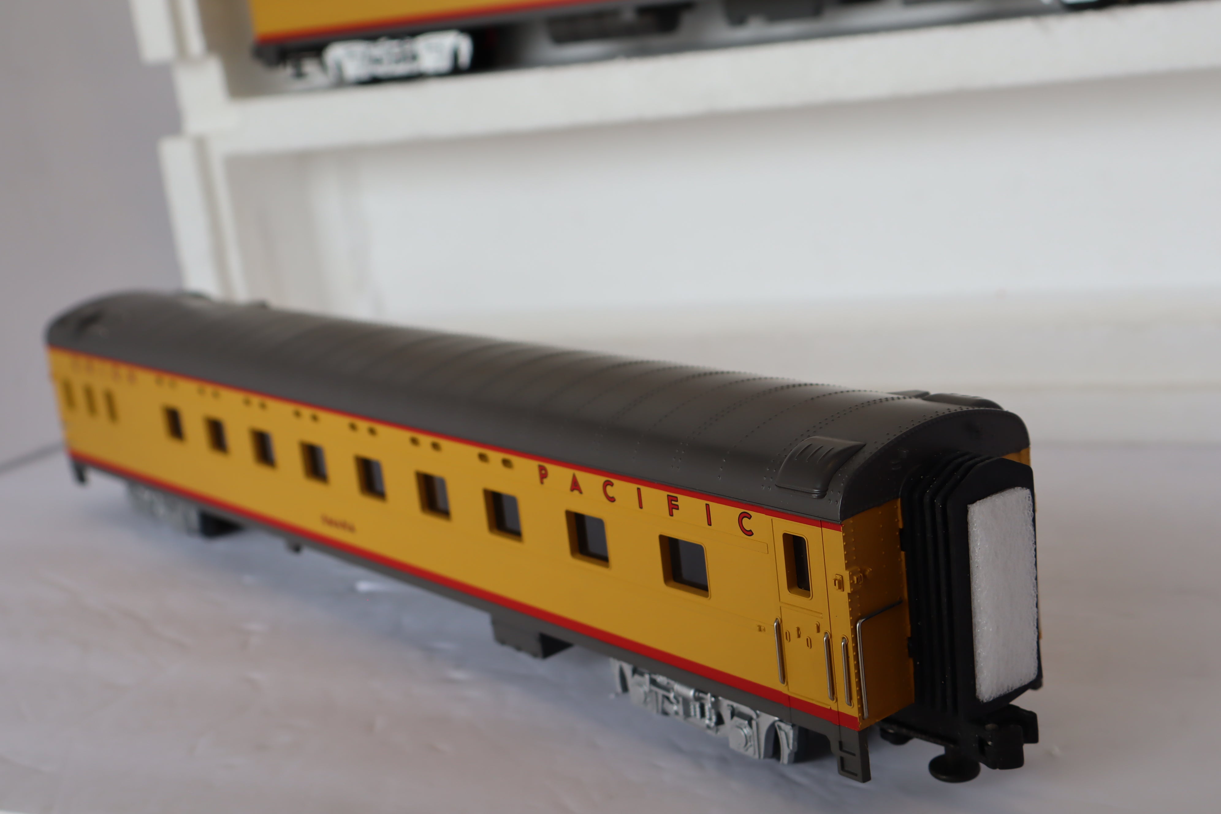 MTH 20-6653 & 20-6638 Union Pacific 70' ABS Smooth 4 Car Pass Set-Second hand-M7916