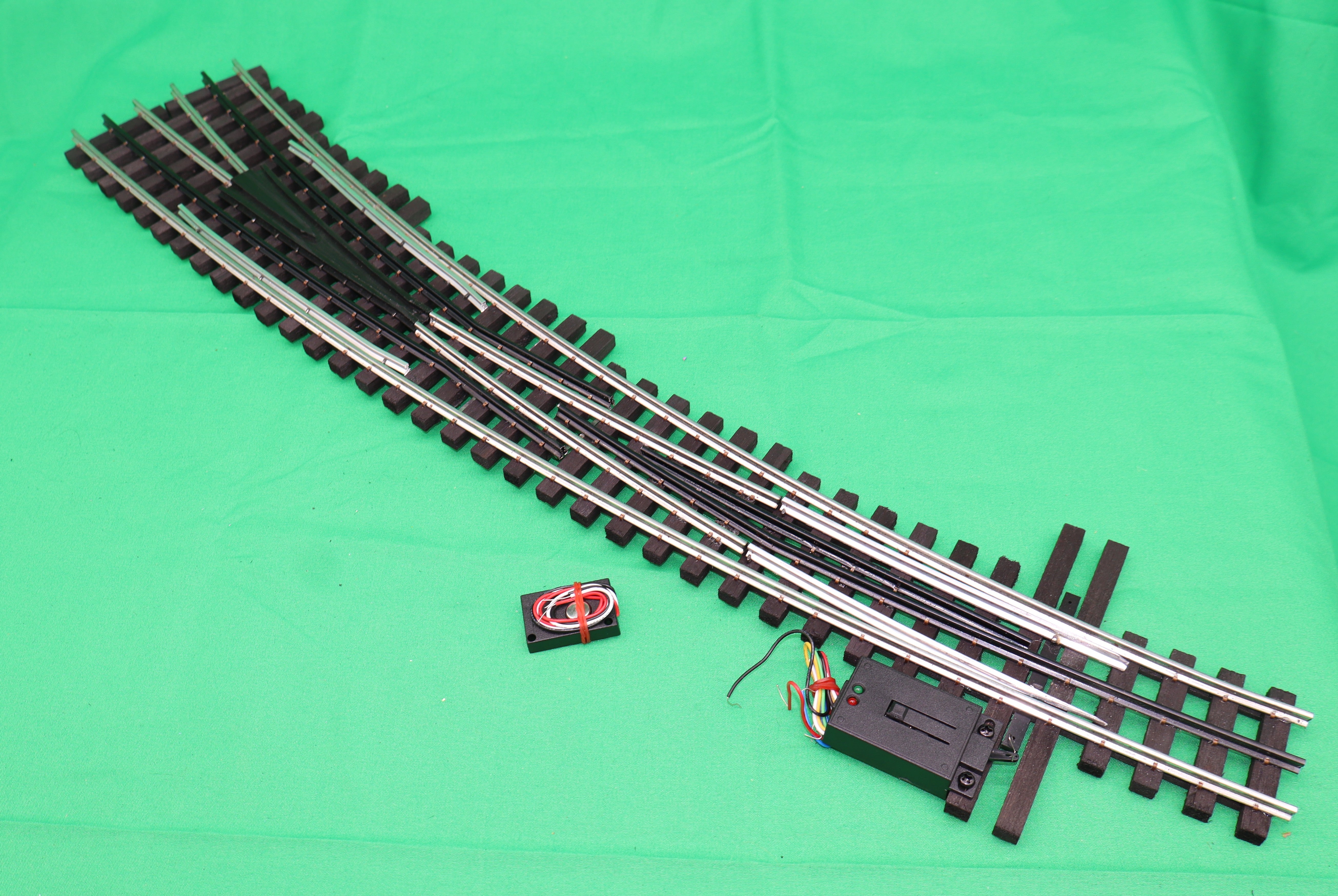 Ross Custom Switches #240M25 - Premiere Line - #8 0120-096 Curved Switch Track (Right) w/ Dz2500