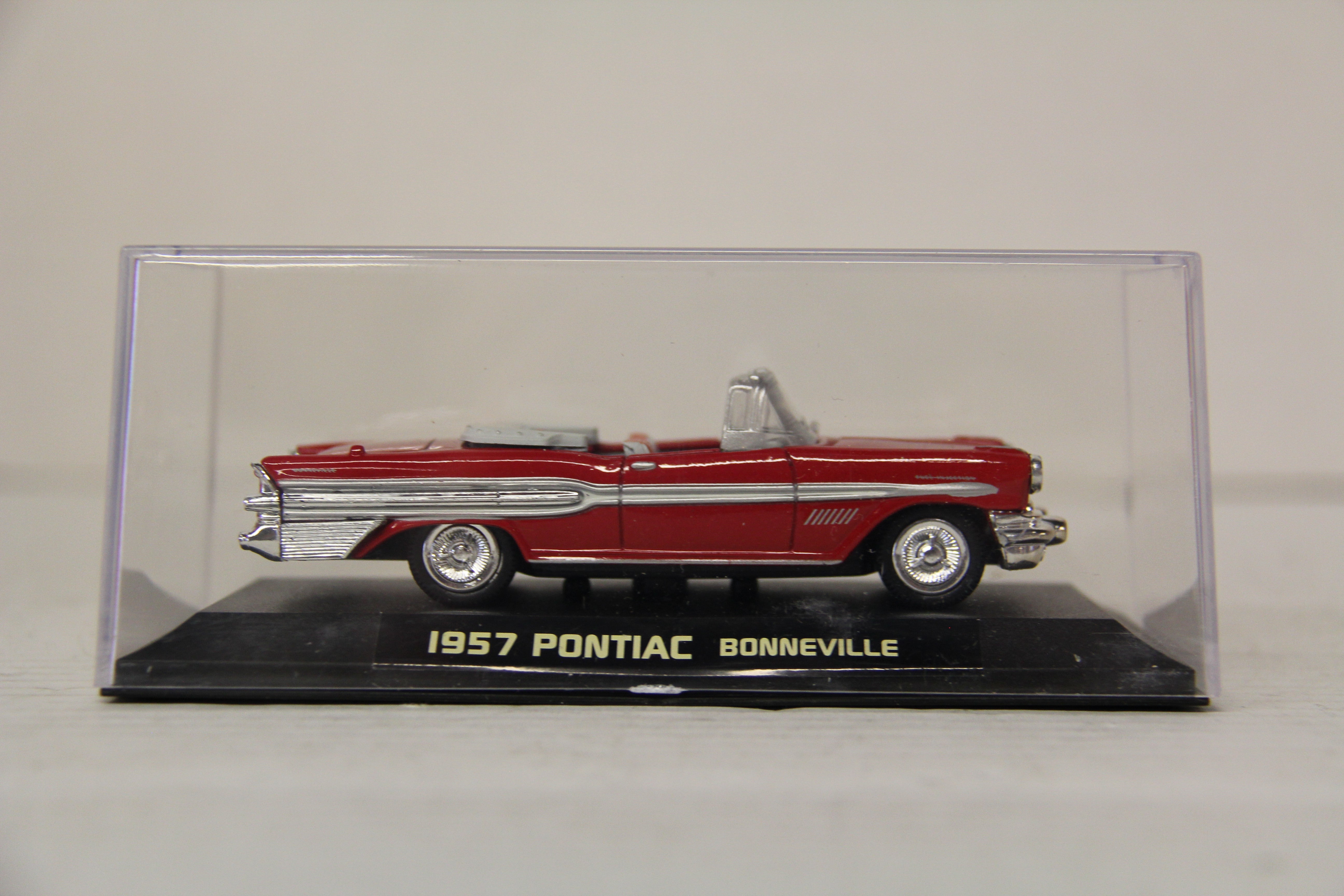 NewRay 1957 Pontiac Bonneville 1:43 scale-Second hand-M6478