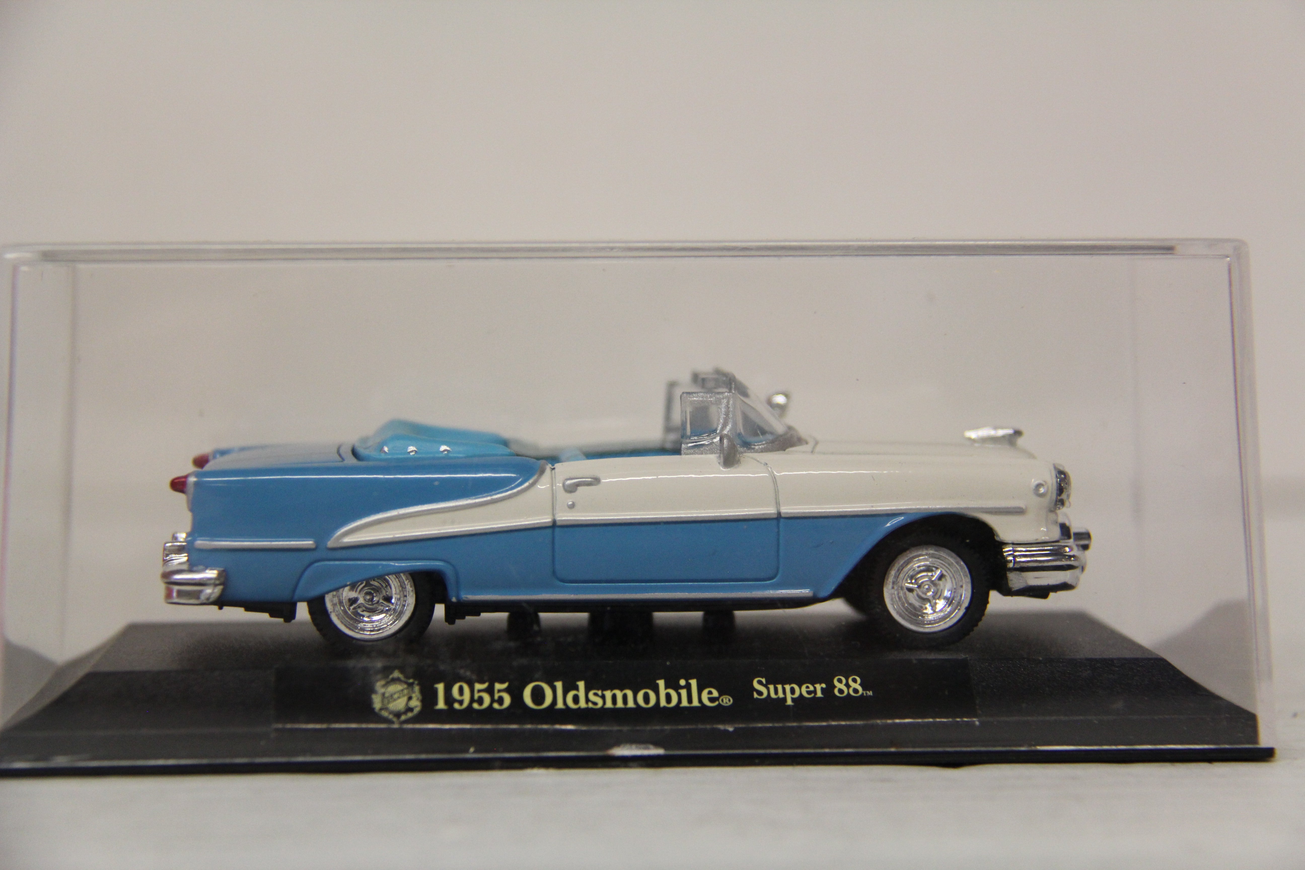 NewRay 1955 Oldsmobile Super 88- 1:43 scale-Second hand-M6479