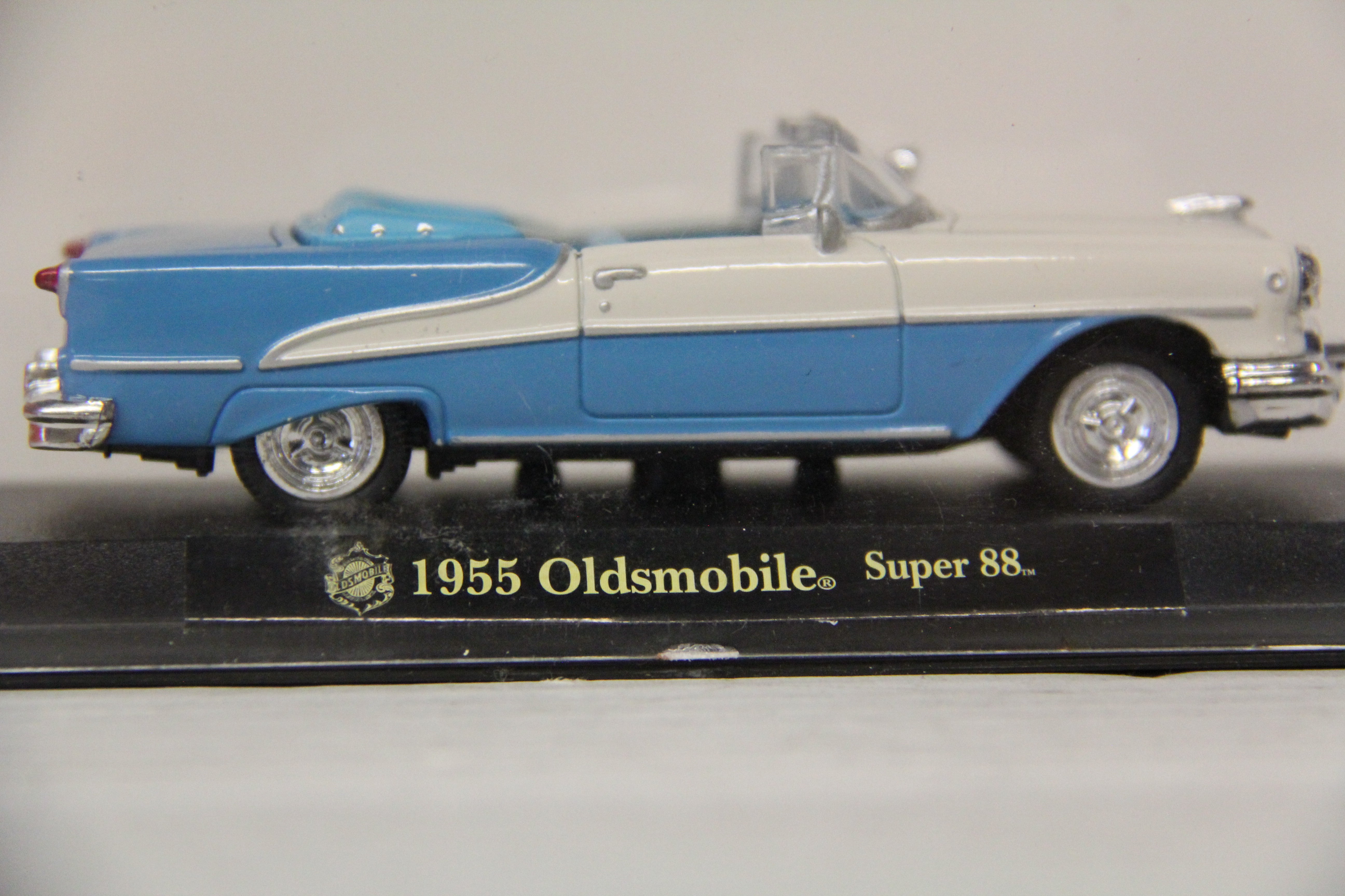 NewRay 1955 Oldsmobile Super 88- 1:43 scale-Second hand-M6479