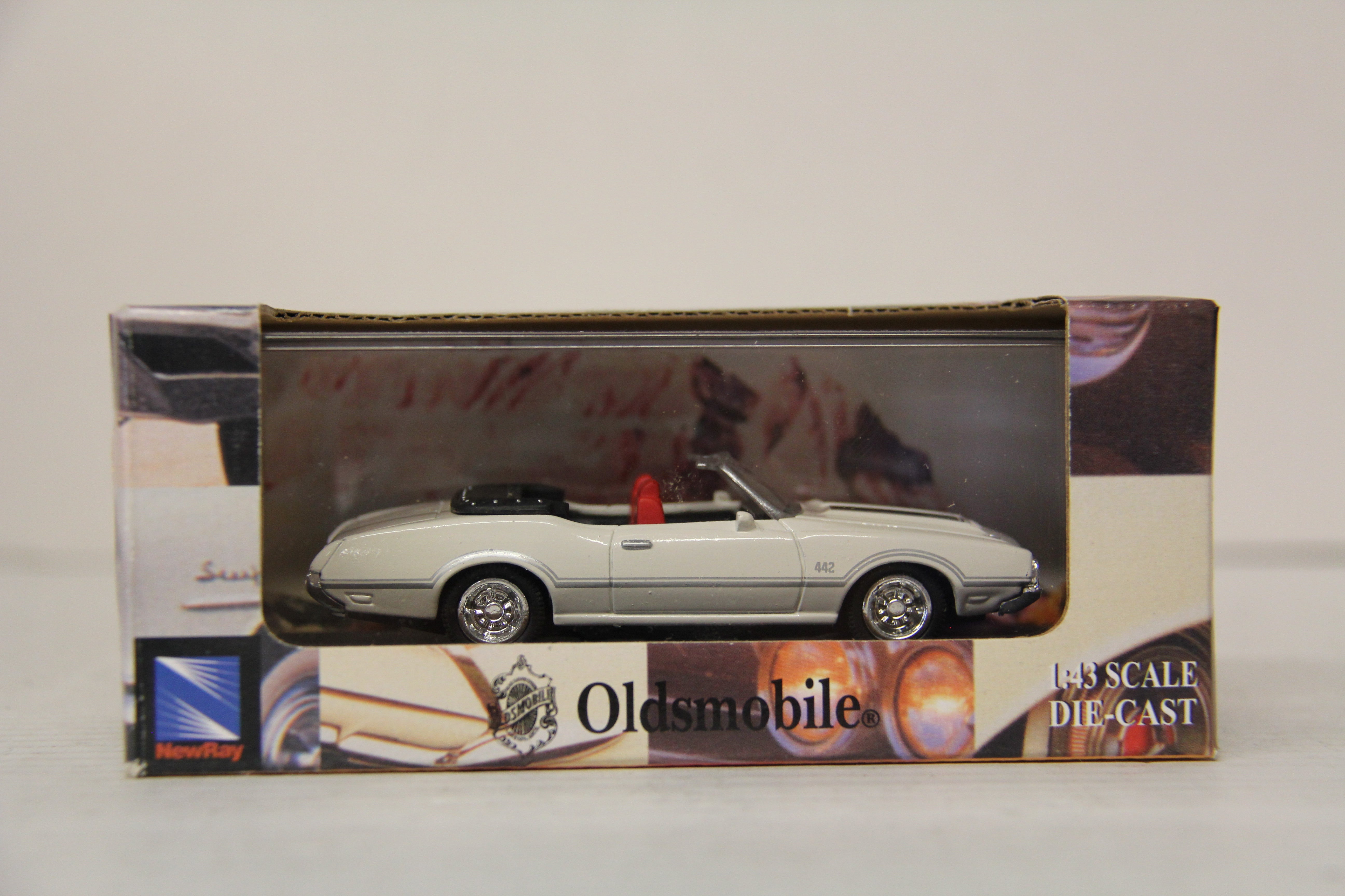 NewRay 1970 Oldsmobile 4-4-2- 1:43 scale-Second hand-M6480
