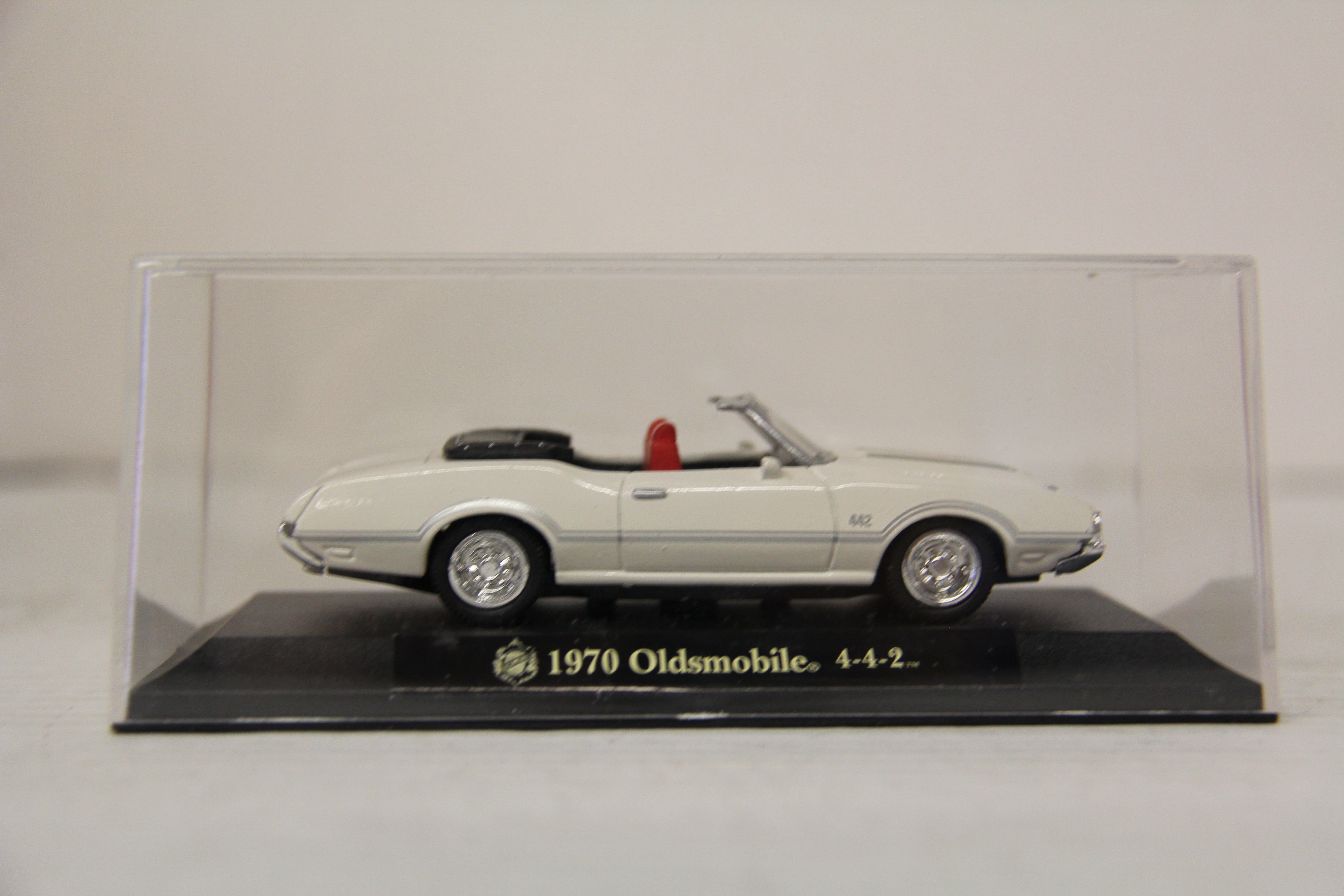 NewRay 1970 Oldsmobile 4-4-2- 1:43 scale-Second hand-M6480