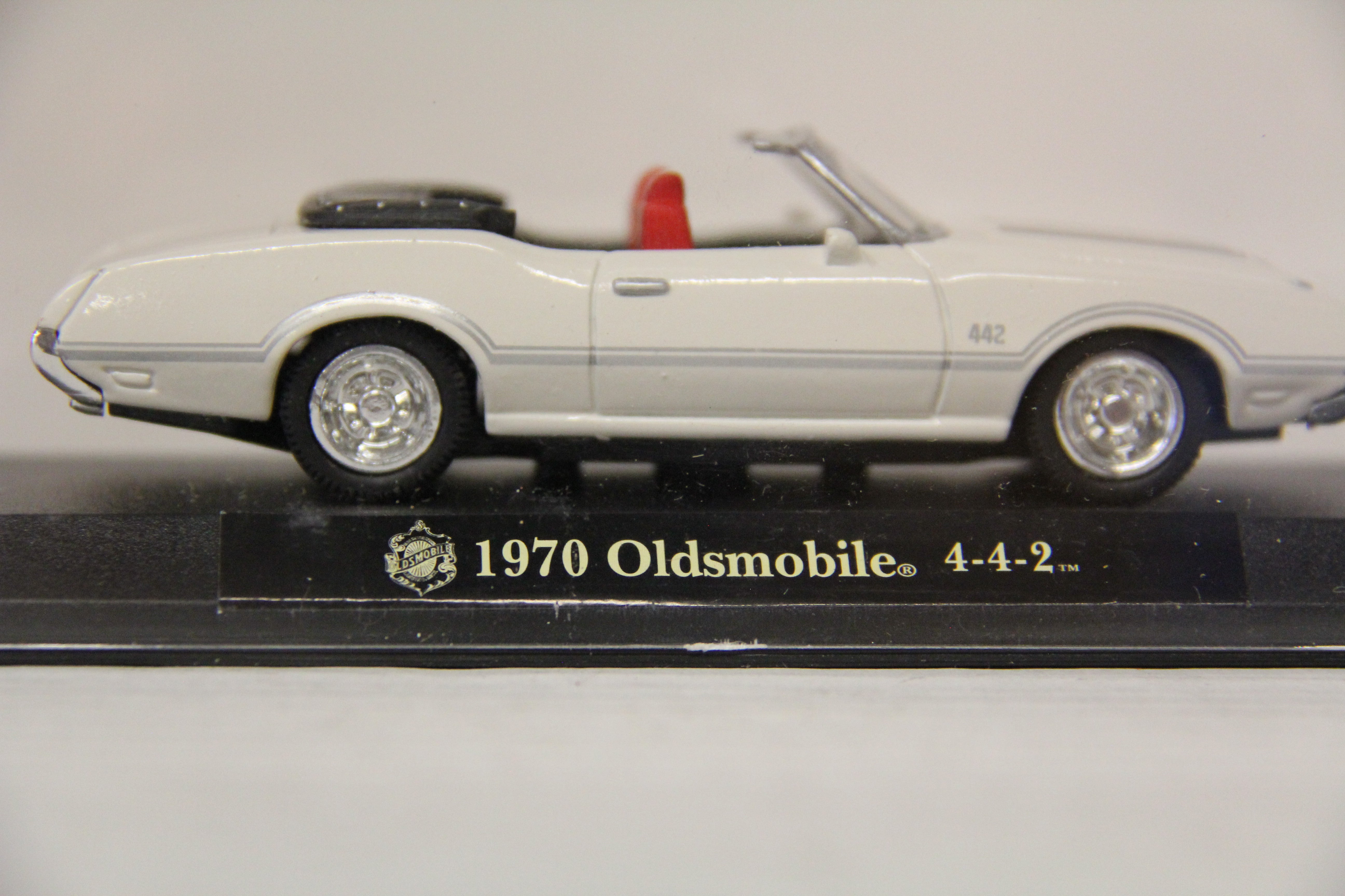 NewRay 1970 Oldsmobile 4-4-2- 1:43 scale-Second hand-M6480