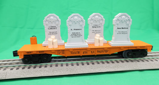 MTH 30-76926 - RailKing - Flat Car "Halloween" #103125 w/ Headstones & Flickering Lighted Candles