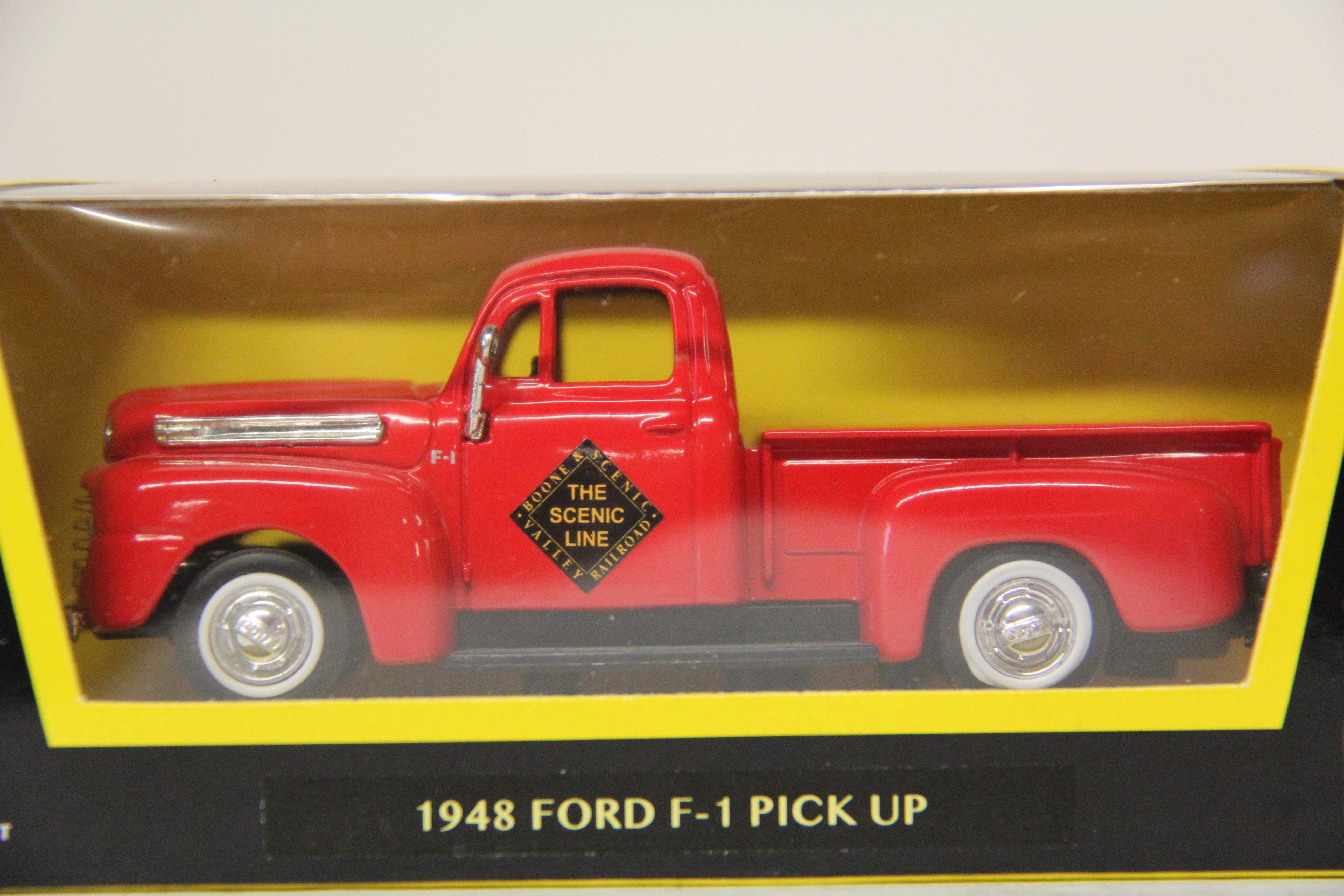 Road Signature 1948 Ford F-1 Pick Up 1:43 scale-Second hand-M6484