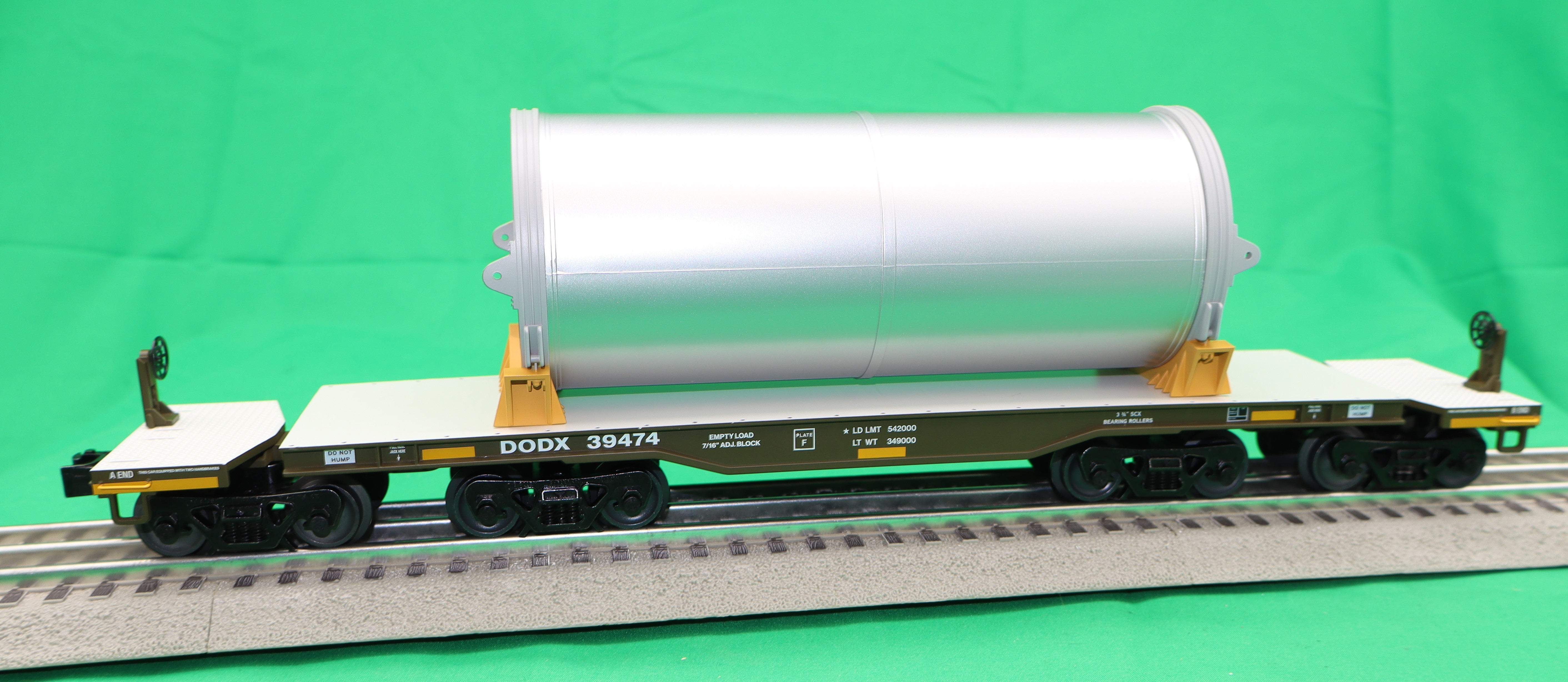 Lionel 2526200 - Heavy Duty Flatcar "DODX" #39474