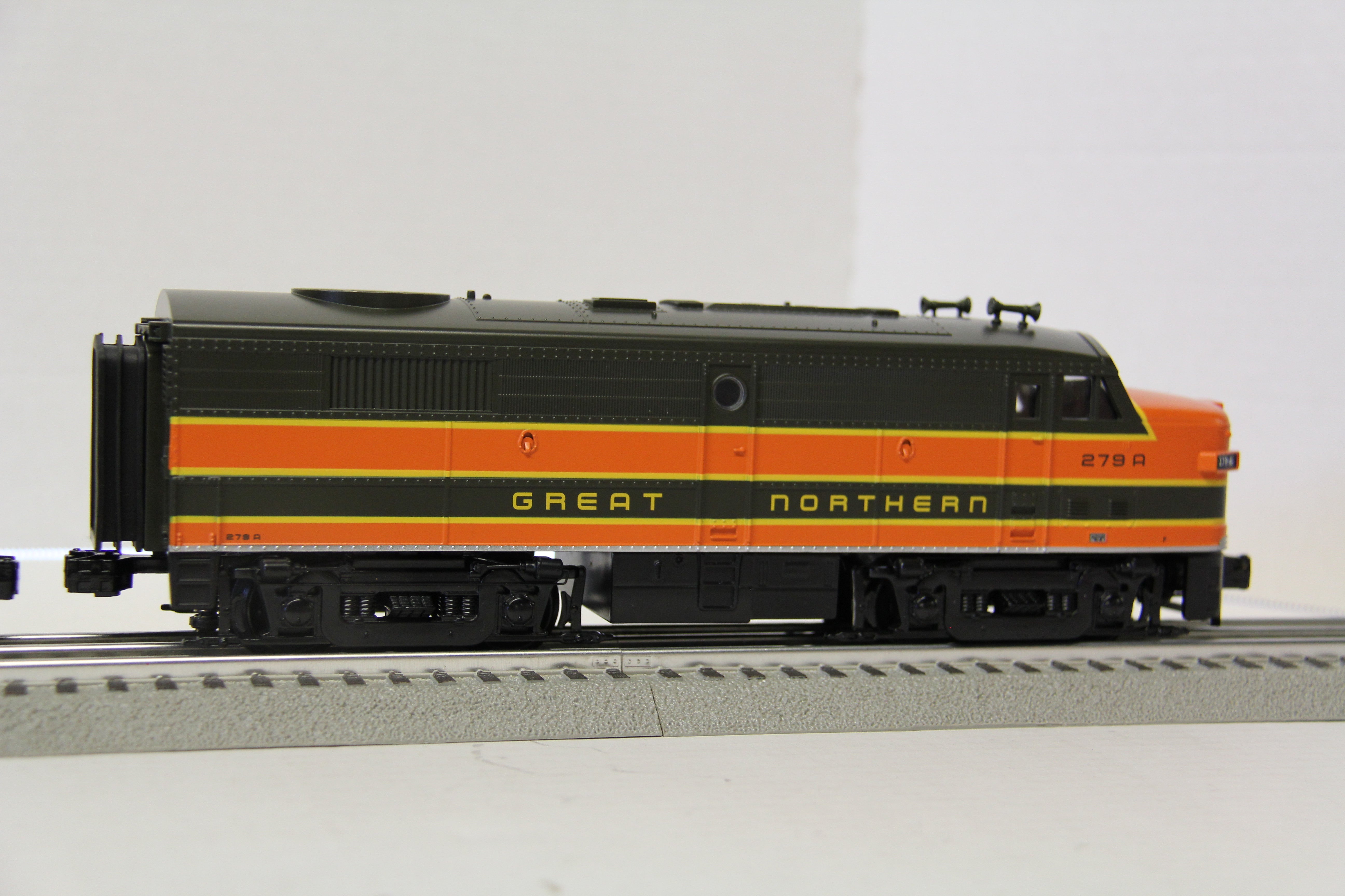 Rail King 30-20506-1A Great Northern Alco FA-2 Powered A Unit & Non Powered-Second hand-M4580