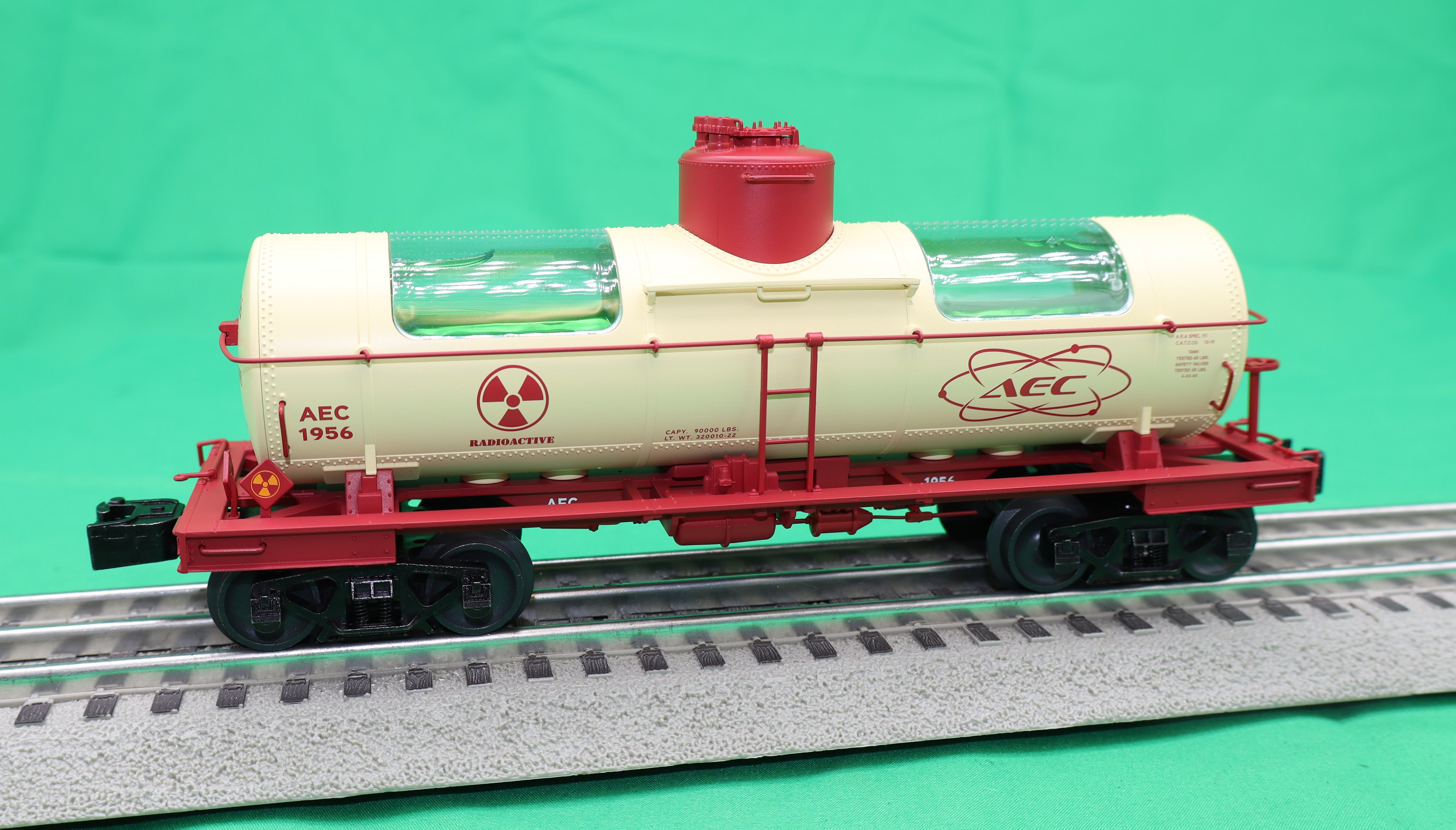 Lionel 2526240 - 8k Gallon Tank Car "AEC" #1956