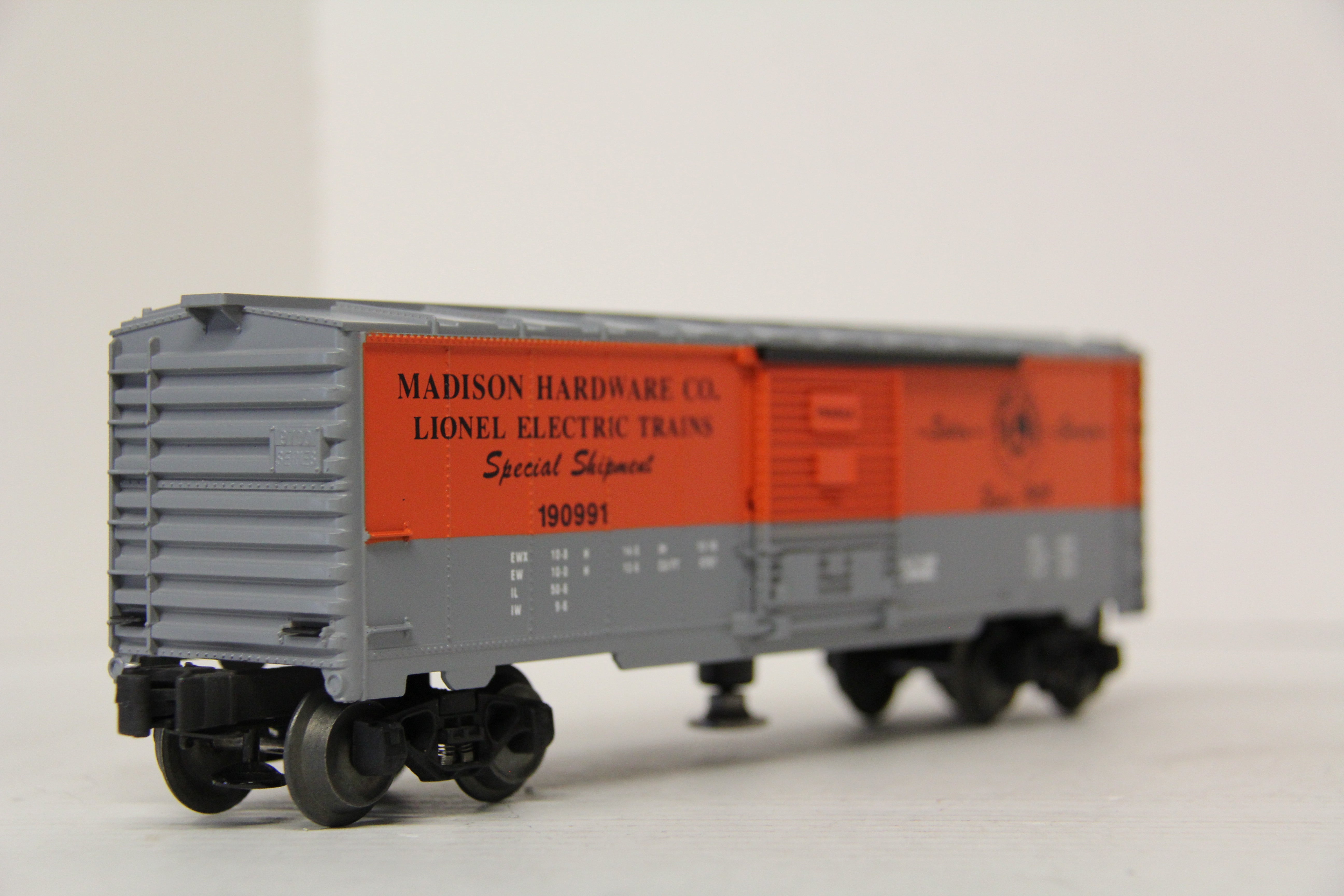 Lionel 6-19816 Madison Hardware Operating Boxcar-Second hand-M6498
