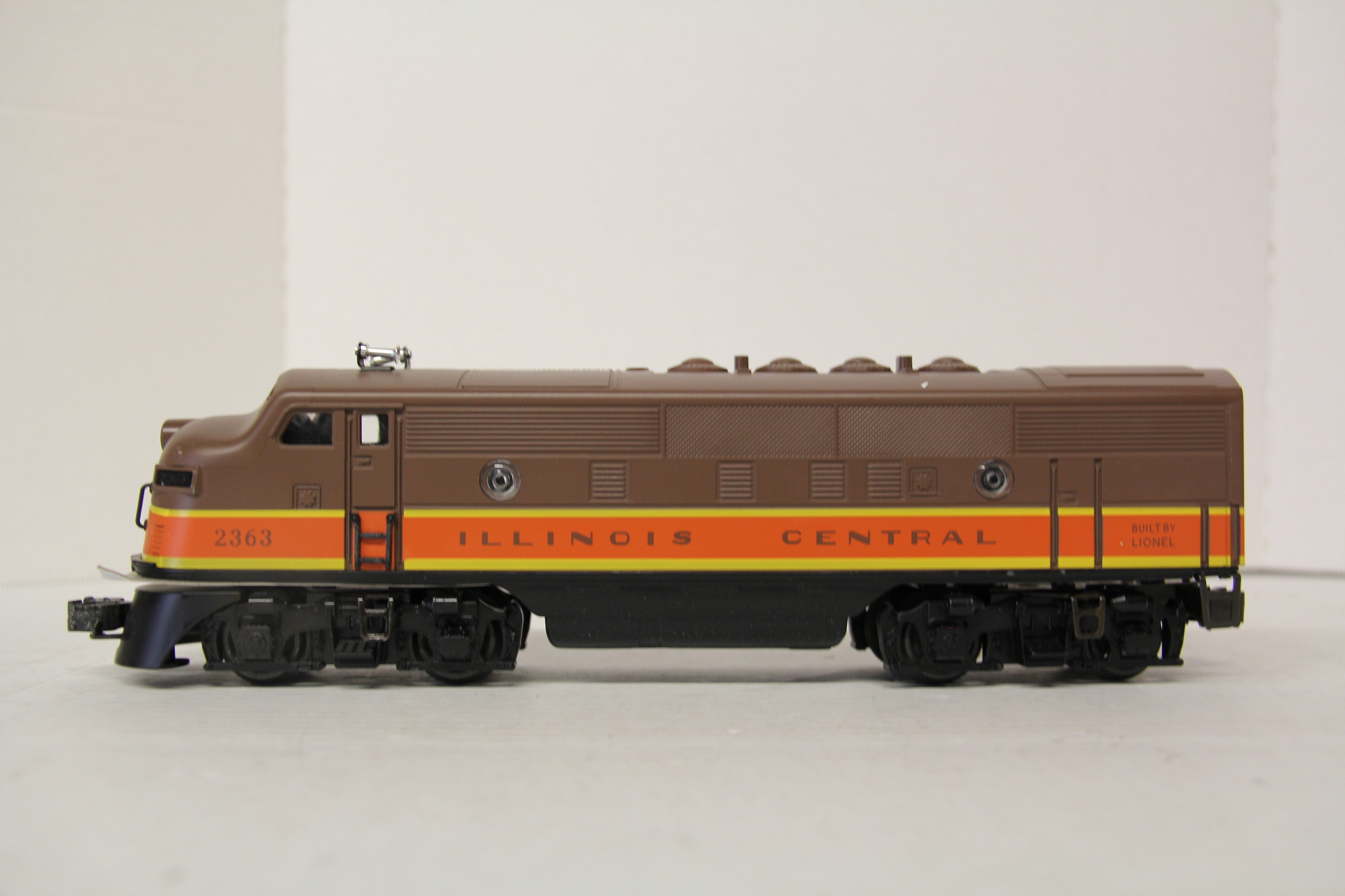 Lionel 6-38377 Illnois Central Non Powered F3 A Unit-Second hand-M6502