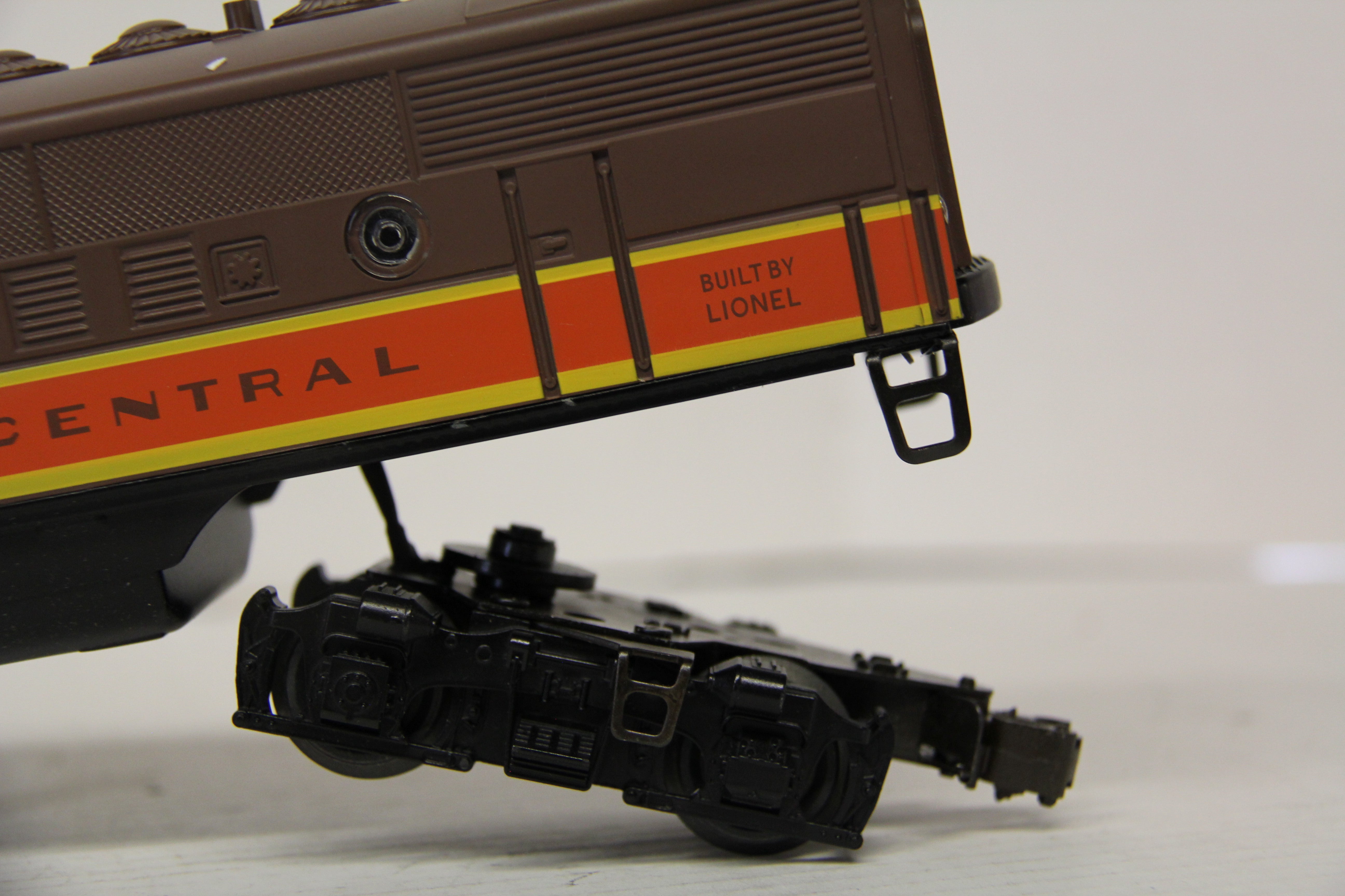 Lionel 6-38377 Illnois Central Non Powered F3 A Unit-Second hand-M6502
