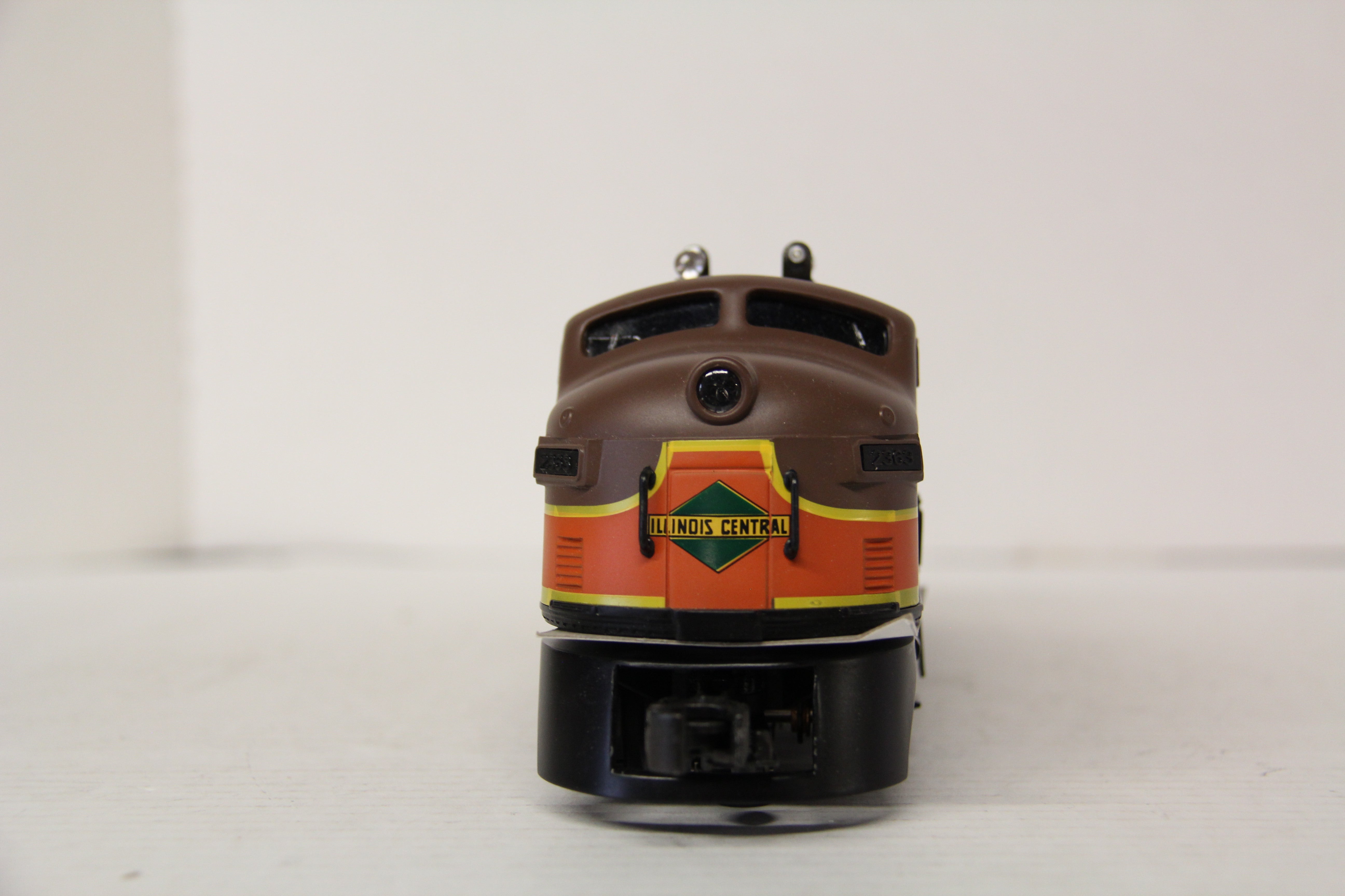Lionel 6-38377 Illnois Central Non Powered F3 A Unit-Second hand-M6502
