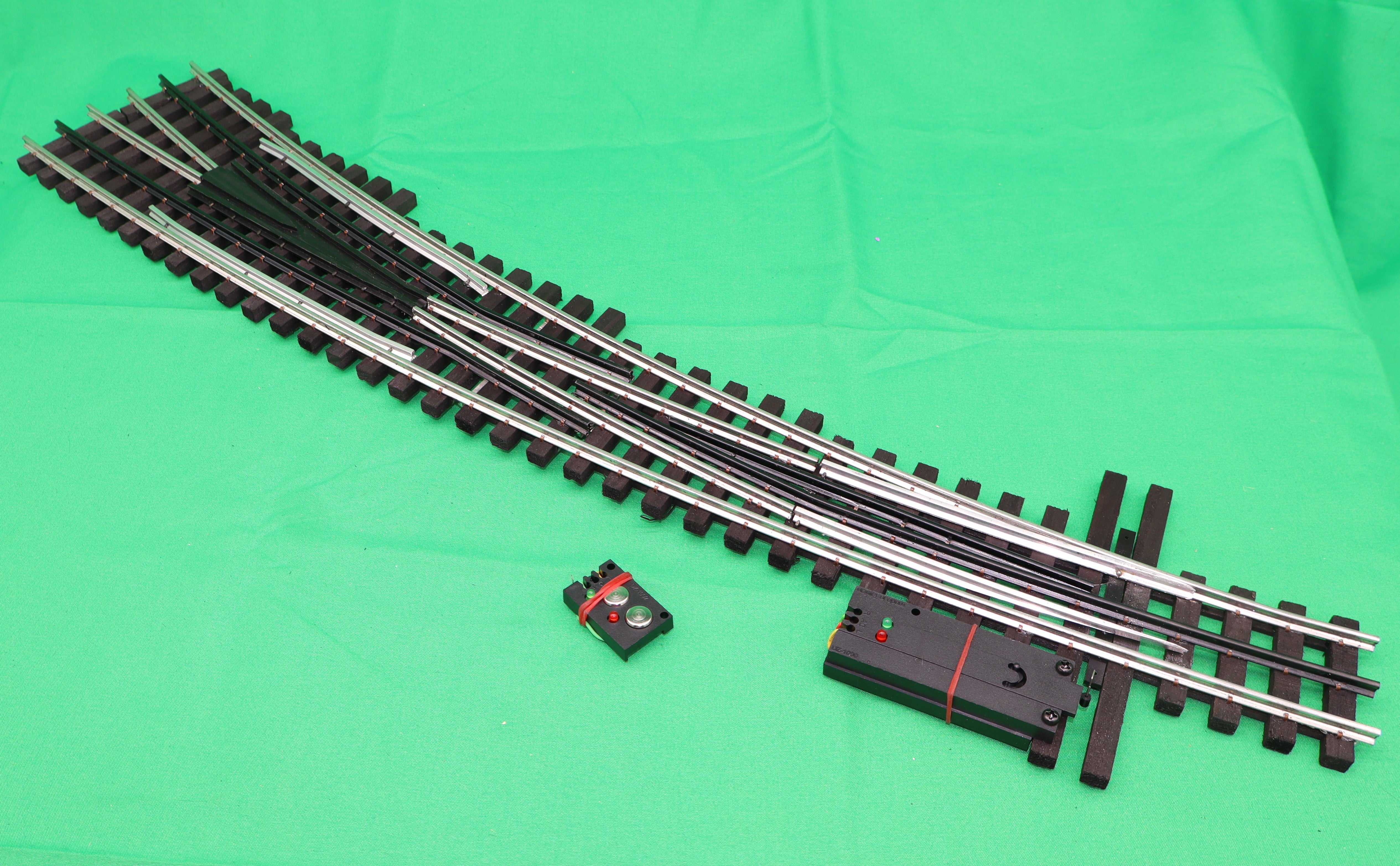 Ross Custom Switches #240M - Premiere Line - #8 0120-096 Curved Switch Track (Right) w/ Dz1000