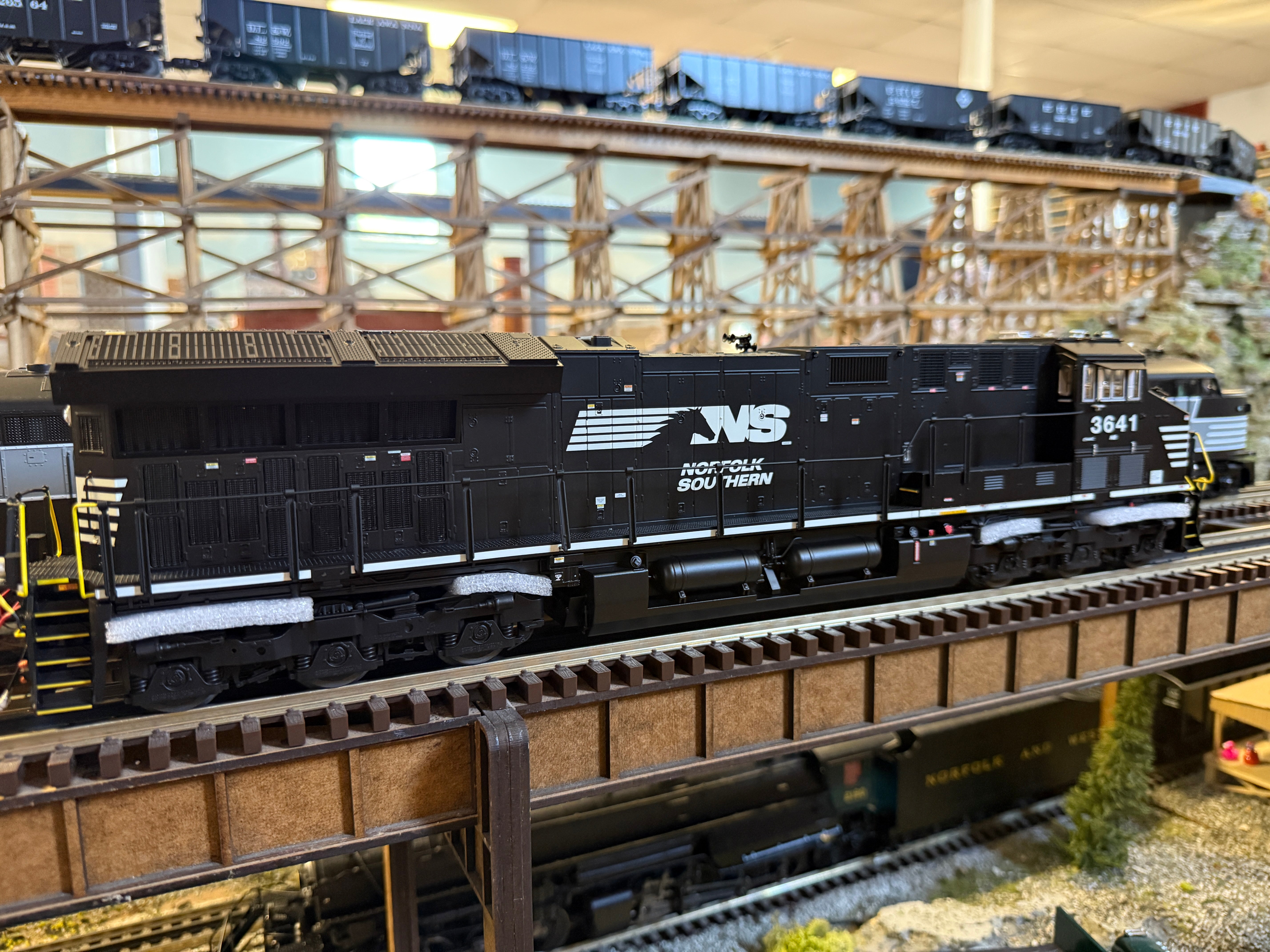 Lionel 2533492 - Legacy ET44AC Diesel Locomotive "Norfolk Southern" #3641