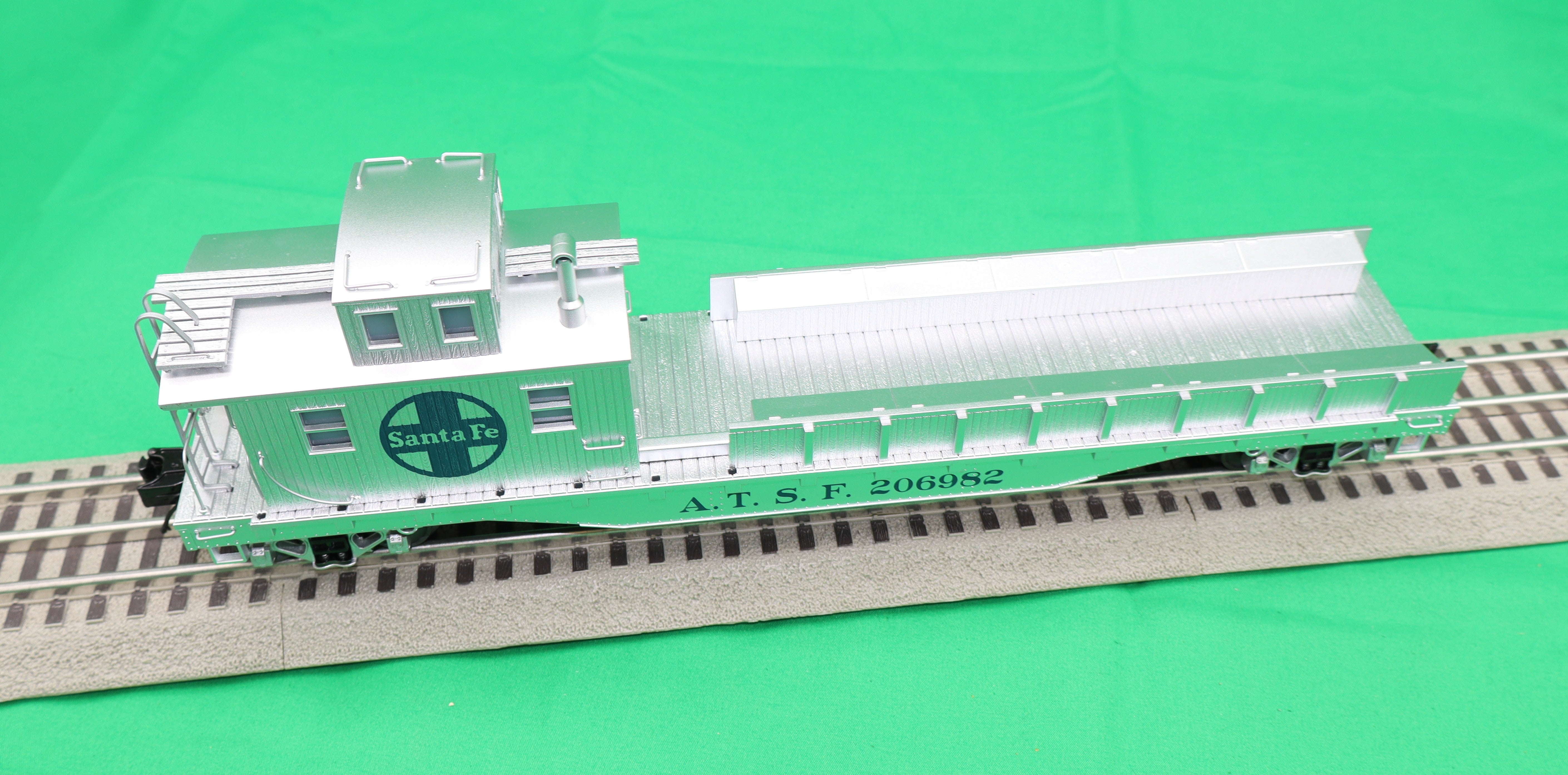 Atlas O 3001751 - Premier - Crane Tender “Santa Fe” #206982