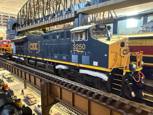 Lionel 2533471 - Legacy ET44AC Diesel Locomotive "CSX" #3250 - MrMuffin'sTrains