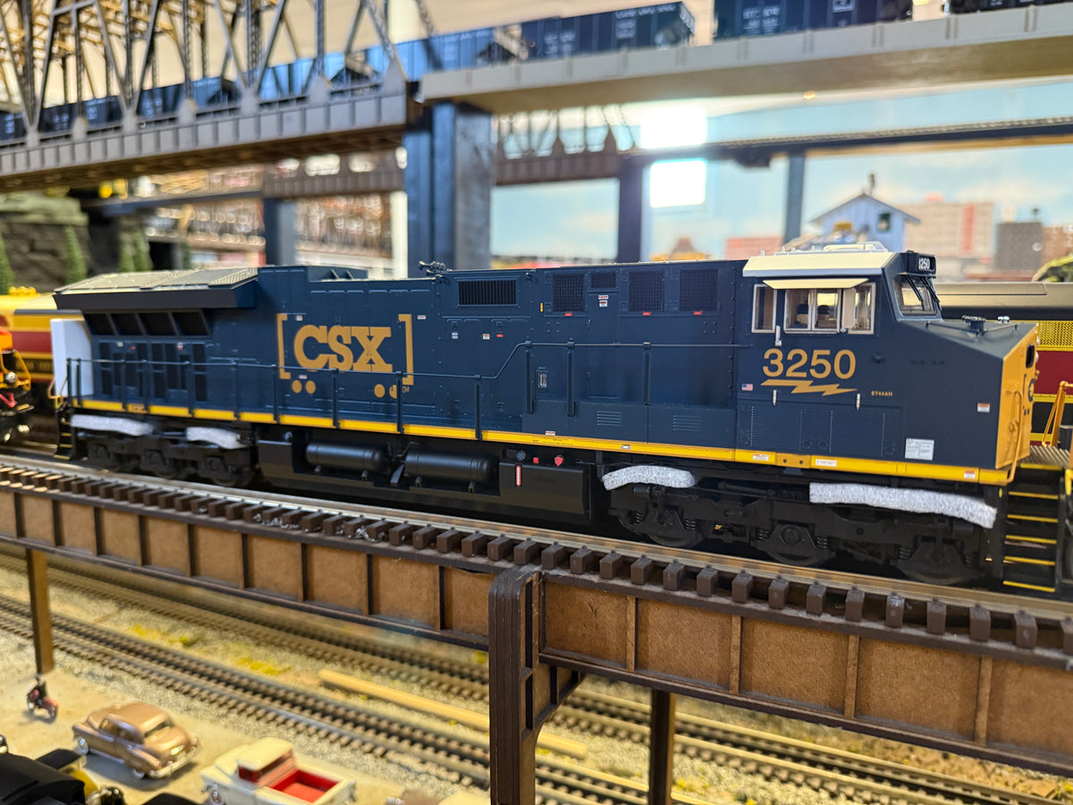 Lionel 2533479 - Legacy ET44AC SuperBass "CSX" #3349 (Non-Powered) - MrMuffin'sTrains