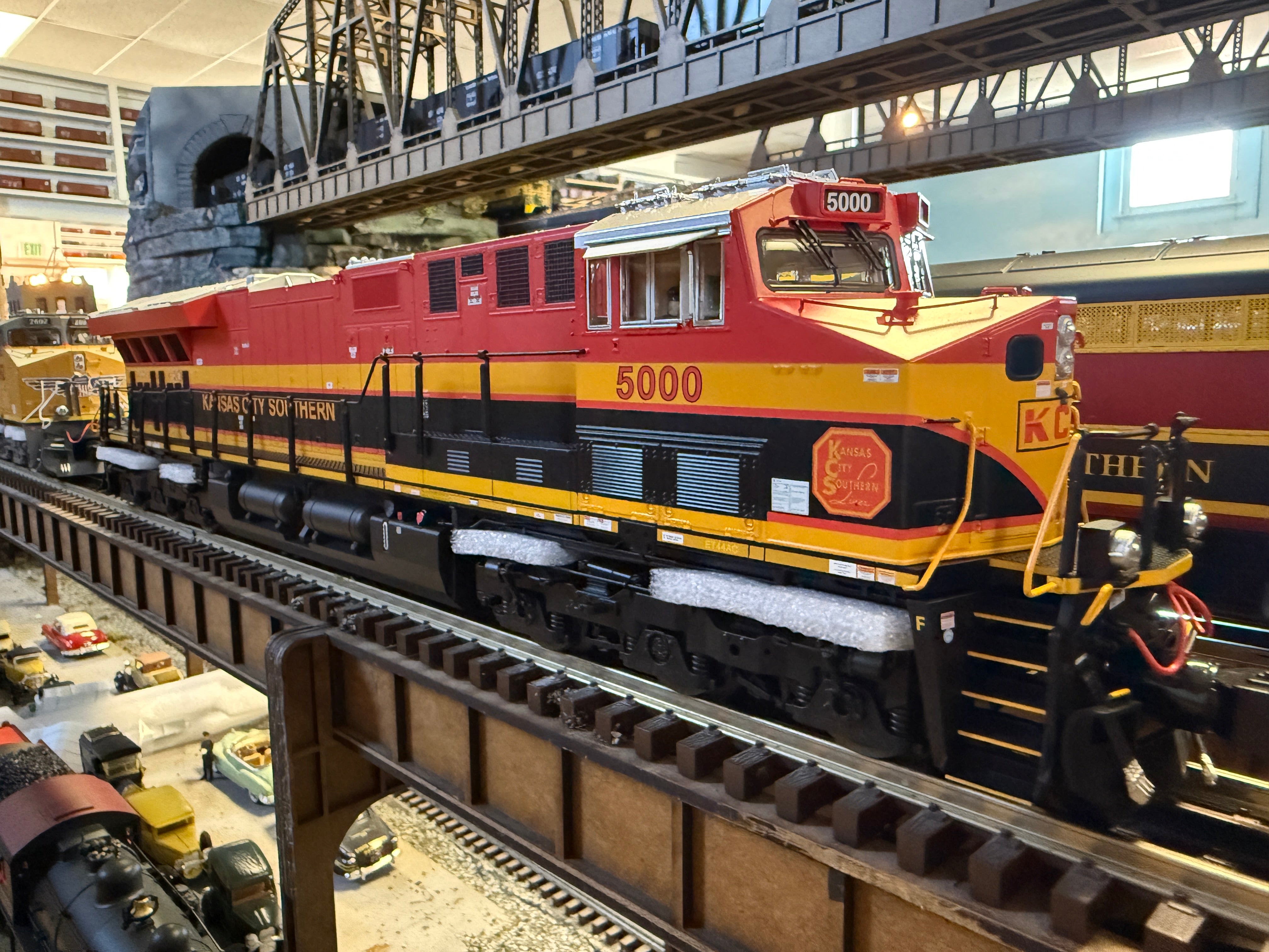 Lionel 2533482 - Legacy ET44AC Diesel Locomotive "Kansas City Southern" #5005