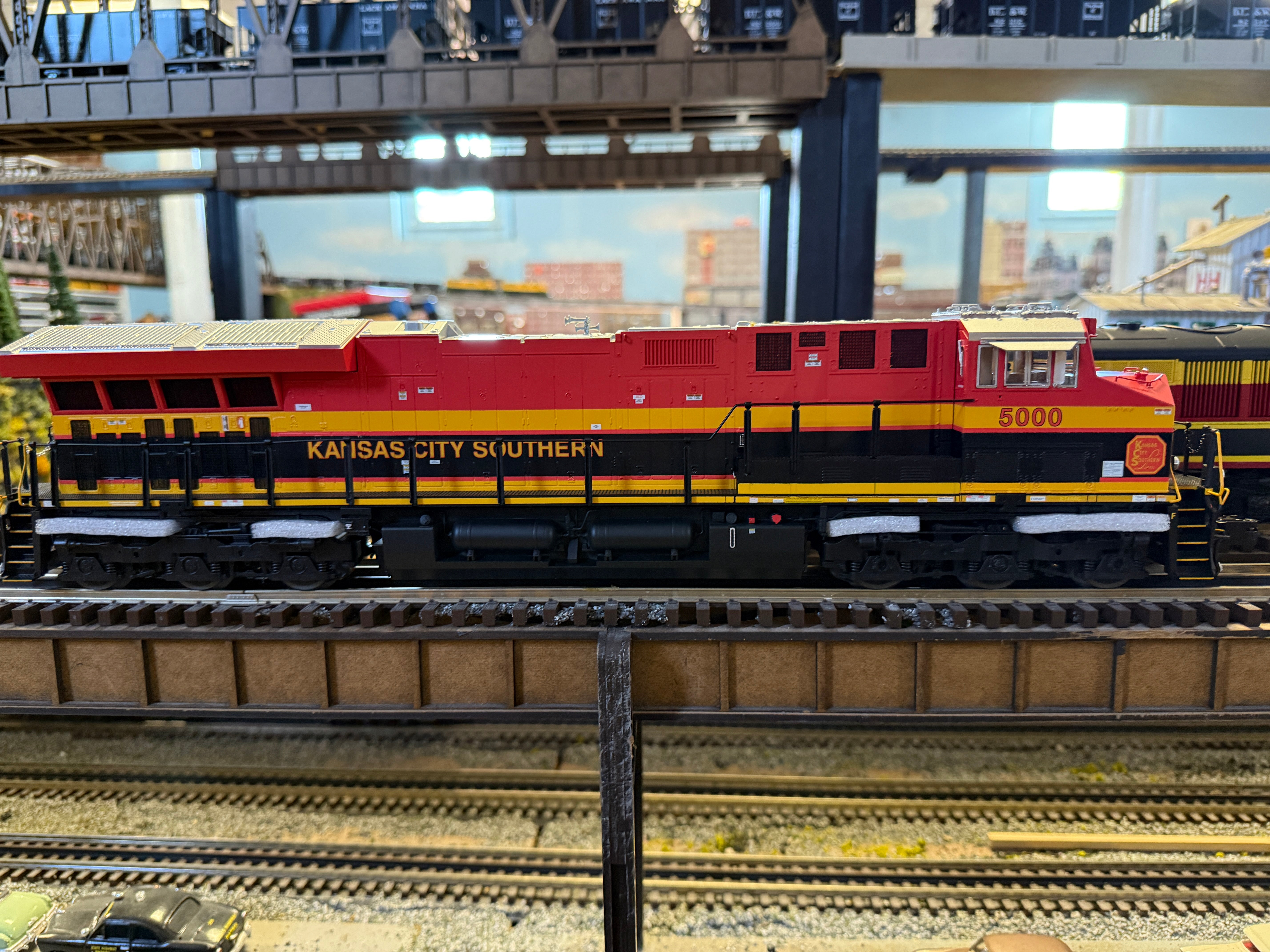 Lionel 2533482 - Legacy ET44AC Diesel Locomotive "Kansas City Southern" #5005