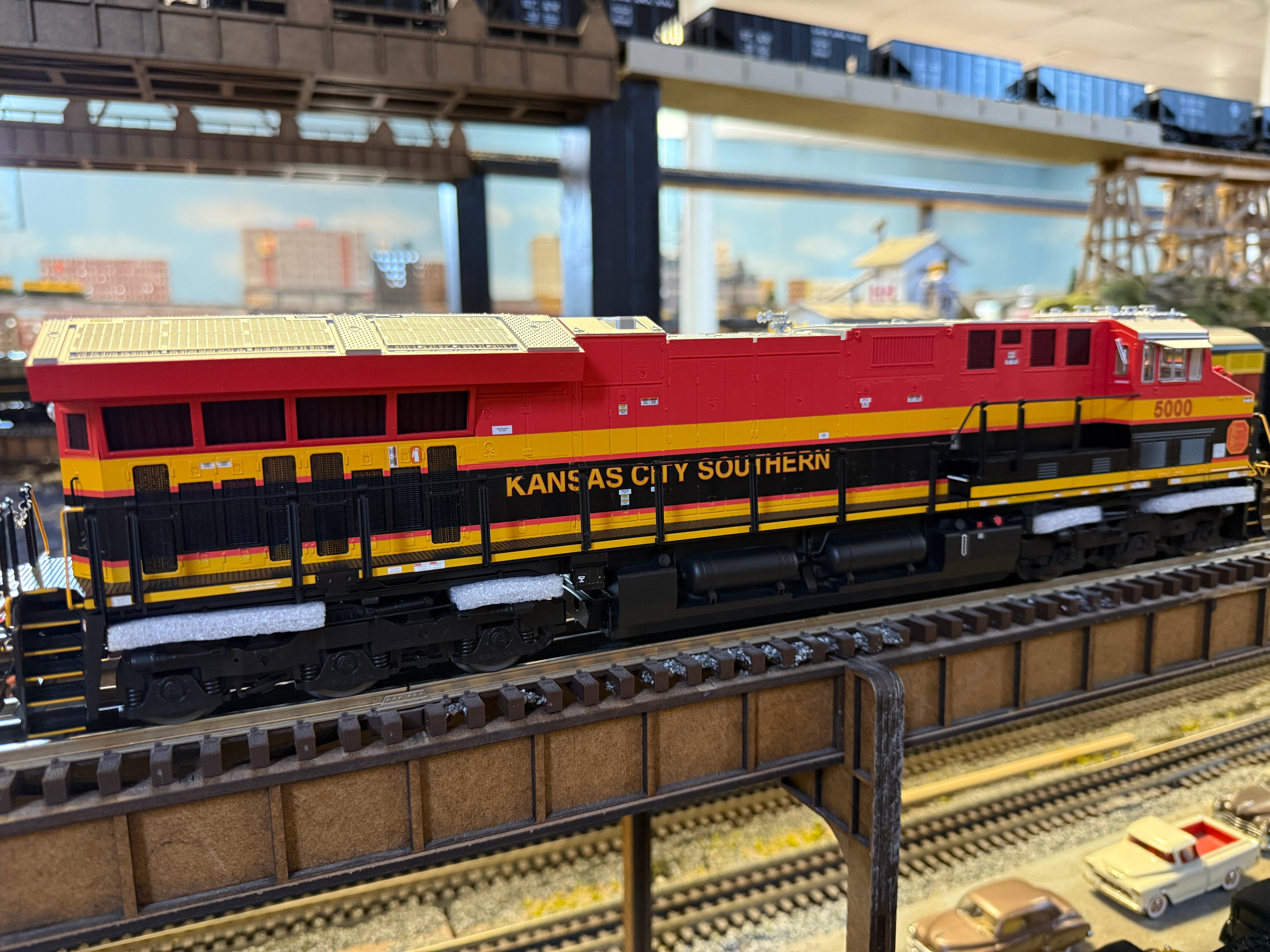 Lionel 2533482 - Legacy ET44AC Diesel Locomotive "Kansas City Southern" #5005