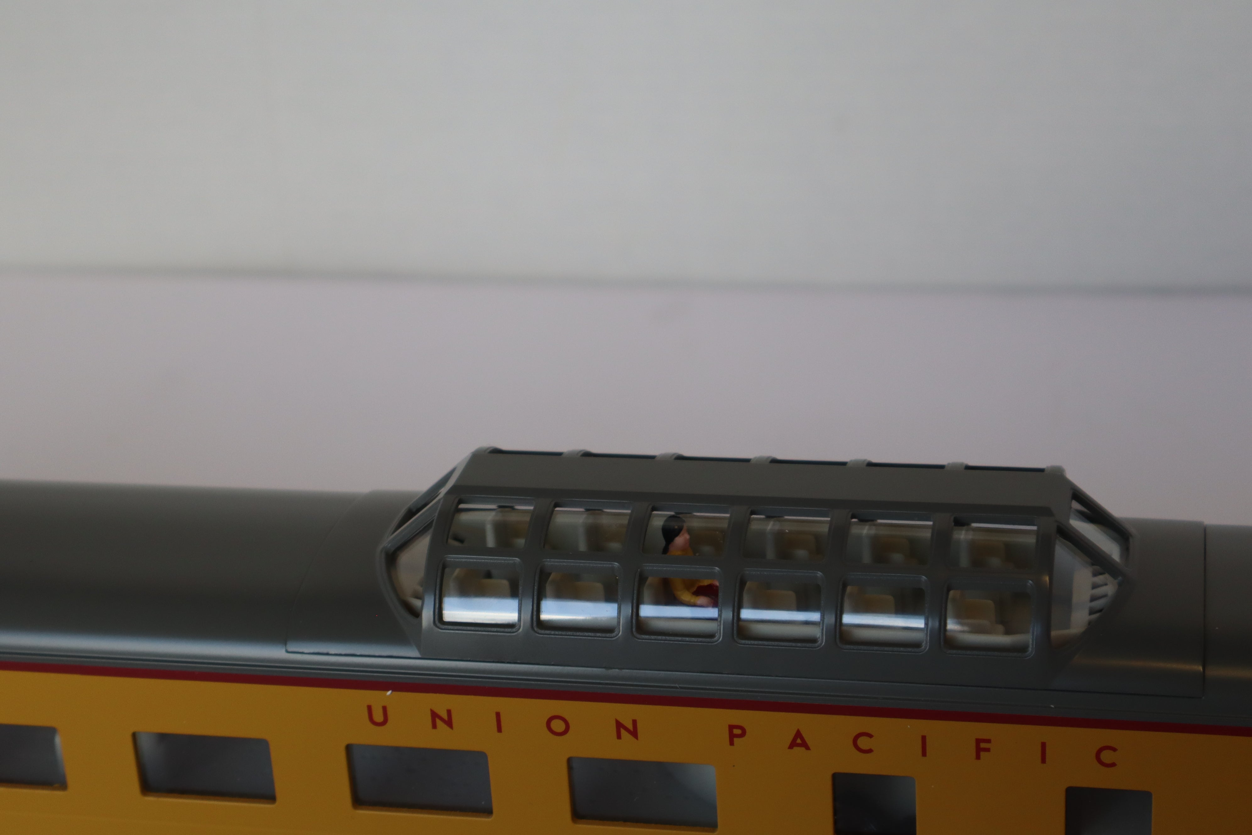 K Line Aluminum K4690-49002 21" Union Pacific City of LA Flat End Dome Observation Car-Second hand-M7951