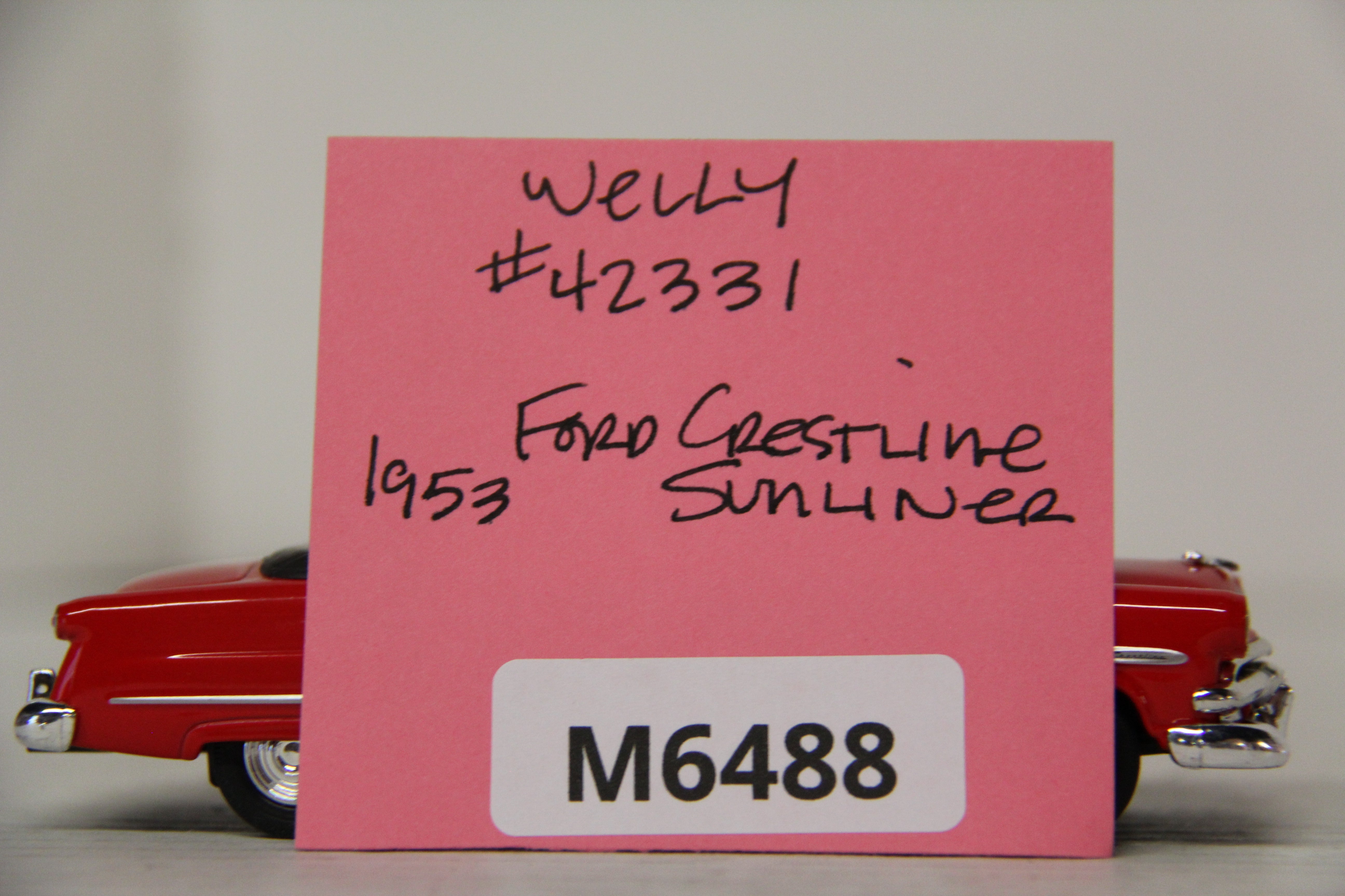 Welly #42331 -1953 Ford Crestline Sunliner 1:43 Diecast-Second hand-M6488