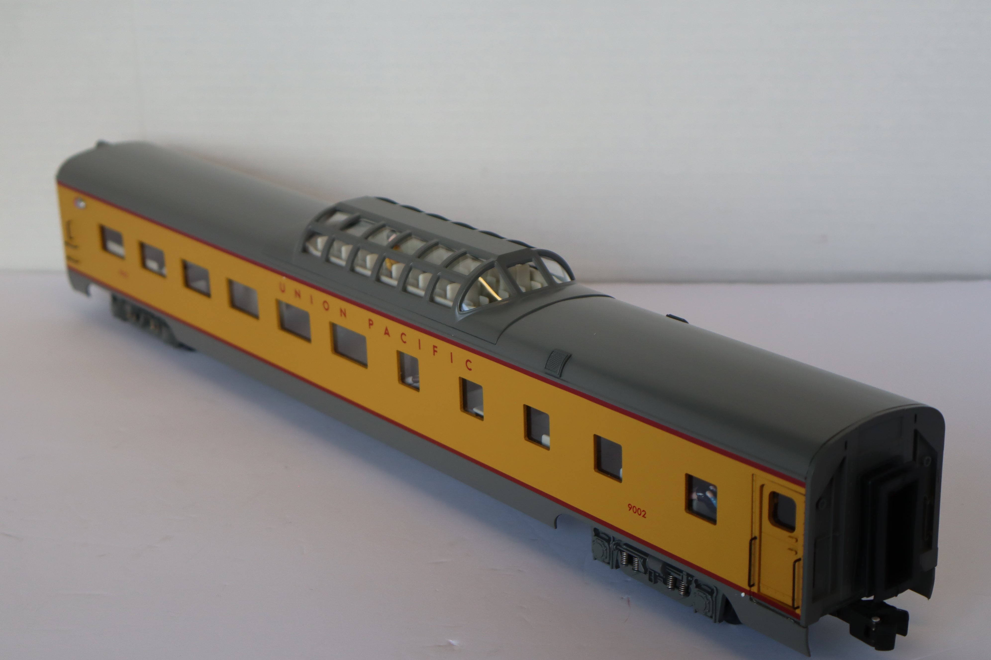K Line Aluminum K4690-49002 21" Union Pacific City of LA Flat End Dome Observation Car-Second hand-M7951