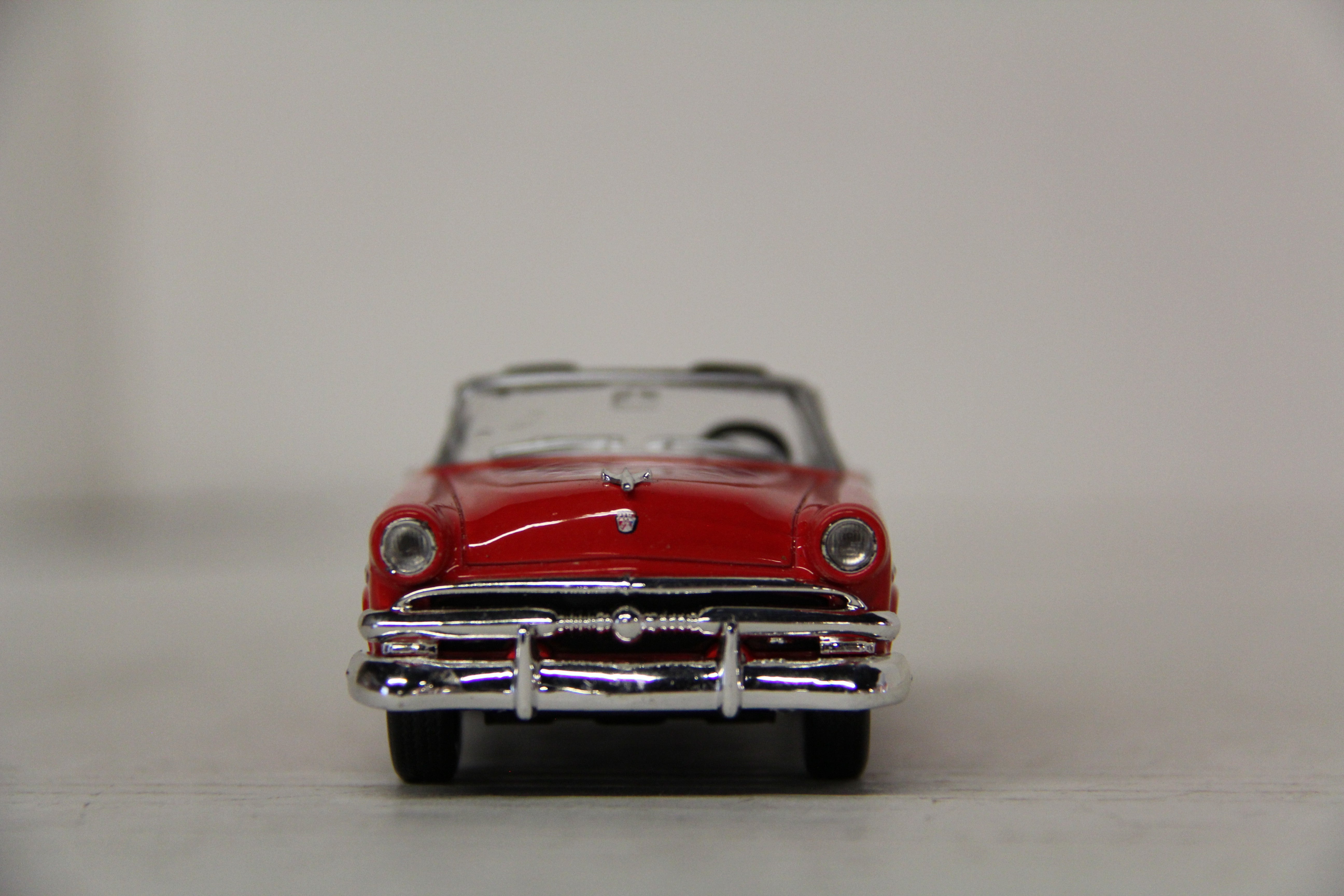 Welly #42331 -1953 Ford Crestline Sunliner 1:43 Diecast-Second hand-M6488