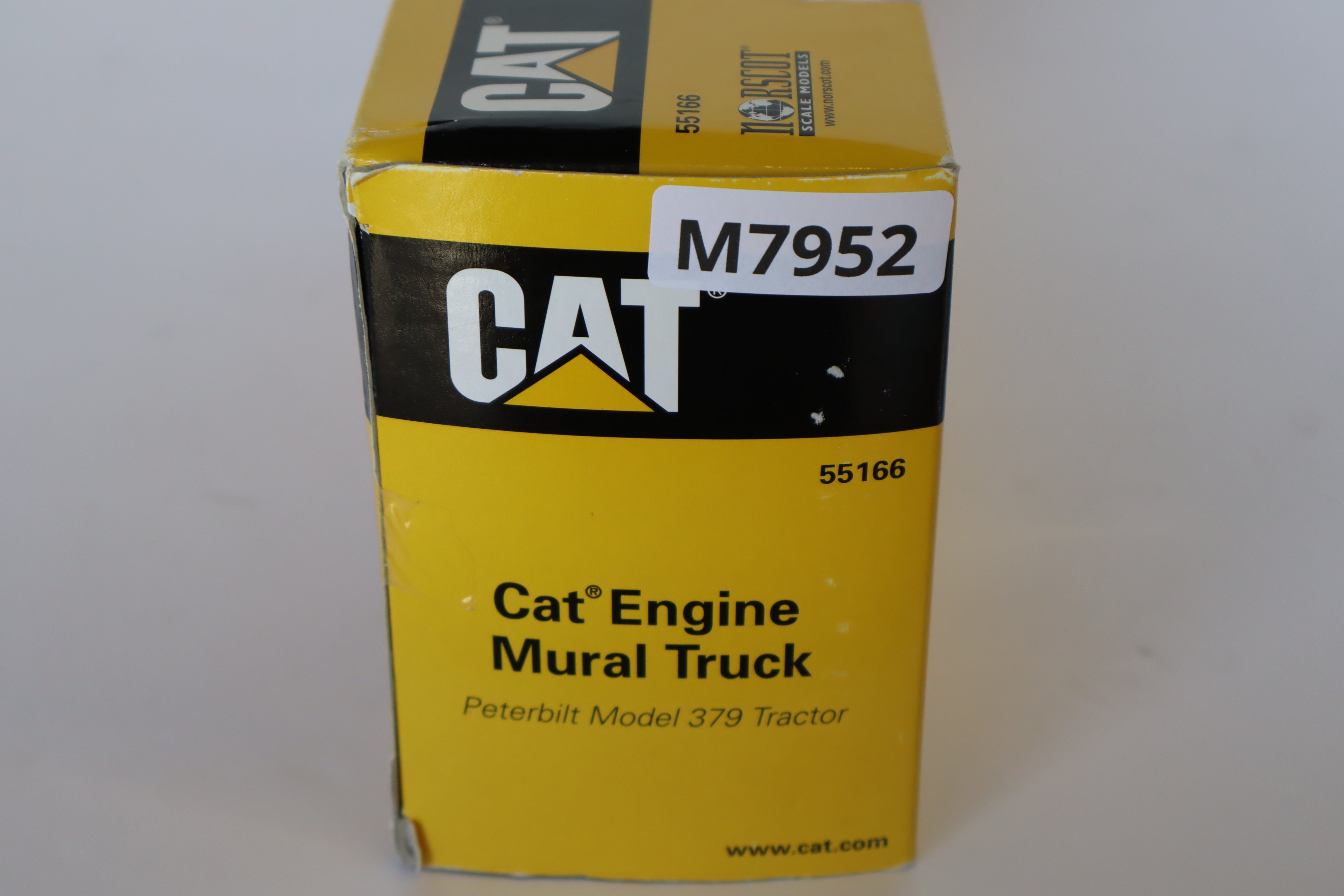 1:50 Scale Norscot Scale Models CAT #55166 CAT Engine Mural Truck Peterbilt Model 379 Tractor-Second hand-M7952