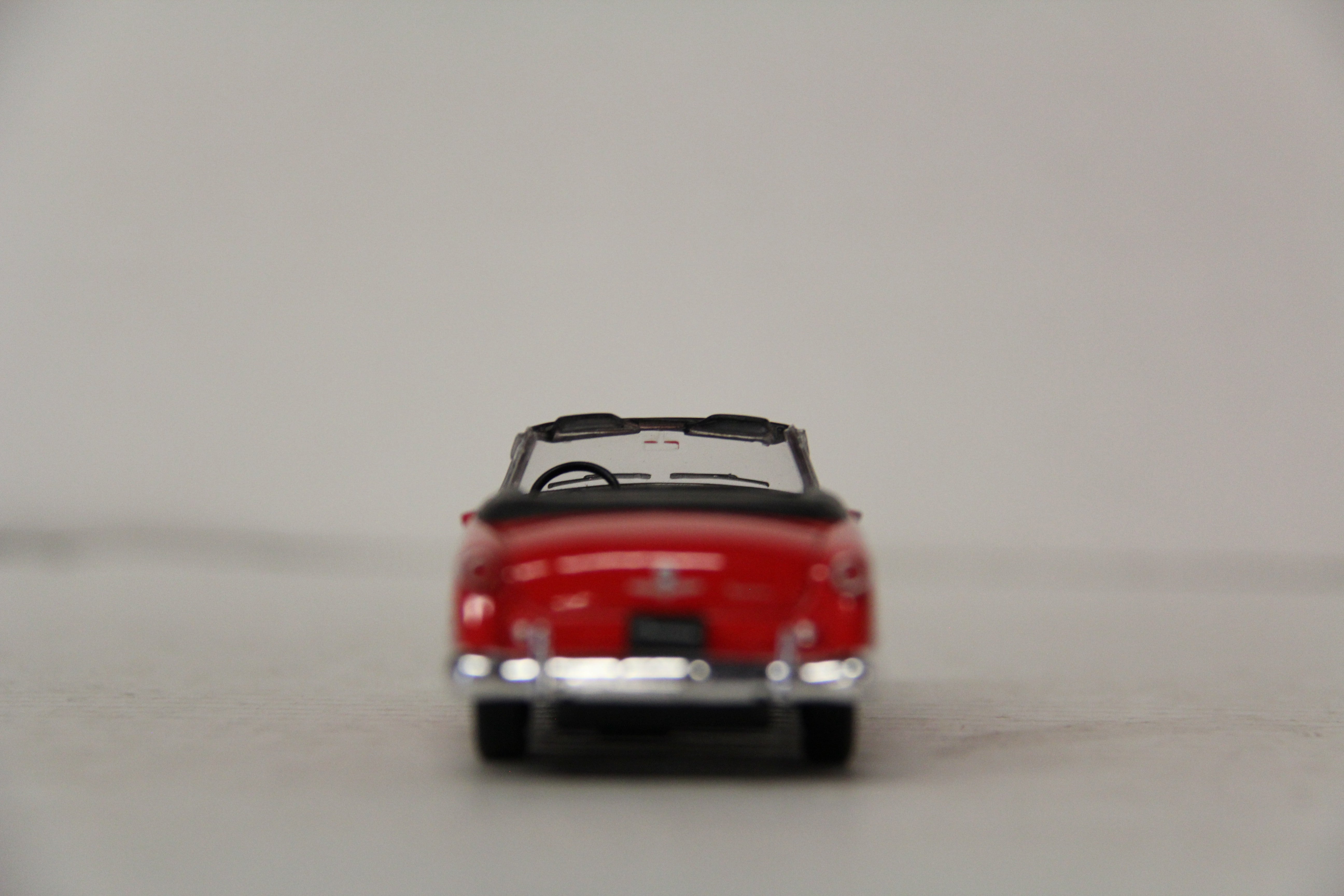 Welly #42331 -1953 Ford Crestline Sunliner 1:43 Diecast-Second hand-M6488