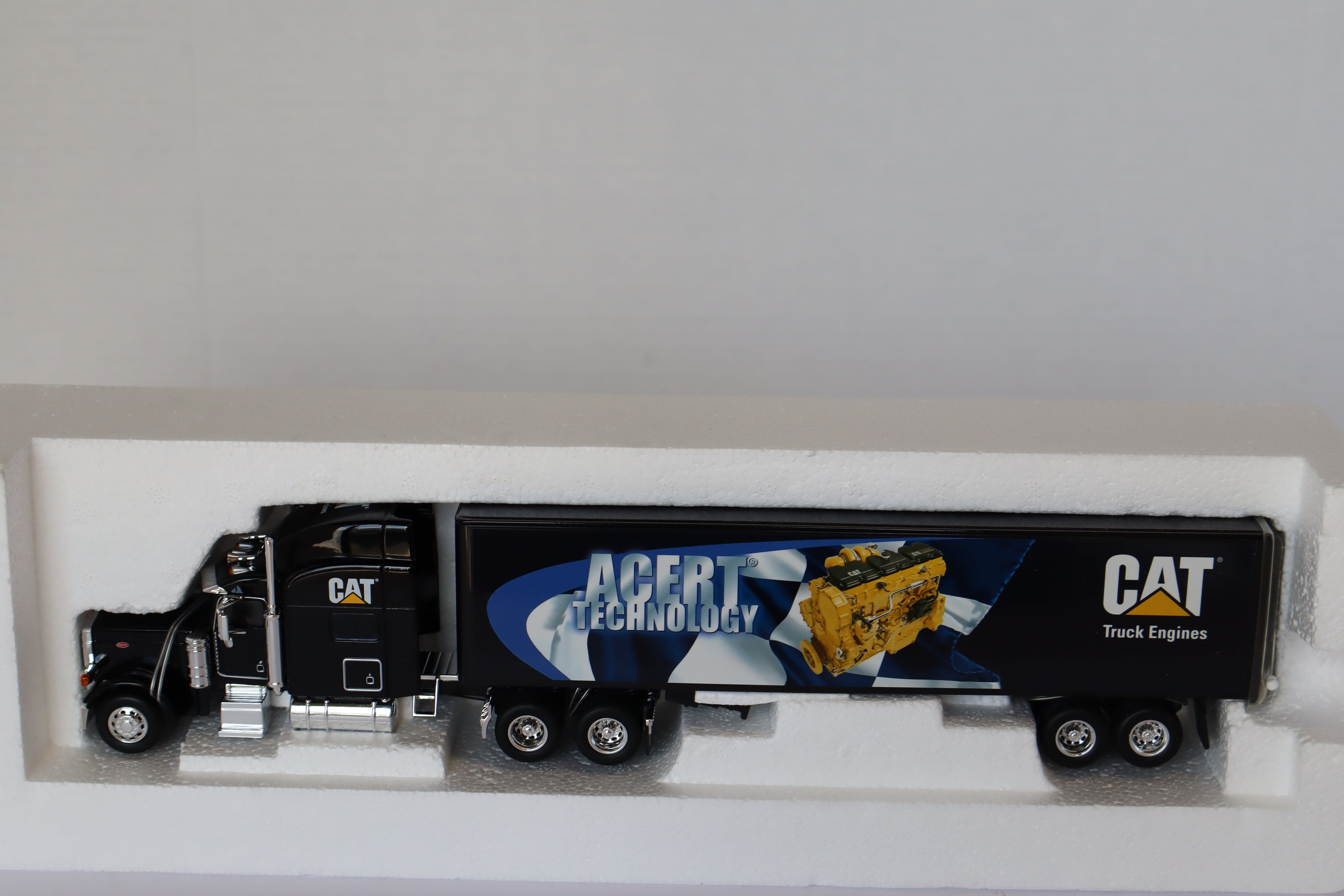 1:50 Scale Norscot Scale Models CAT #55166 CAT Engine Mural Truck Peterbilt Model 379 Tractor-Second hand-M7952