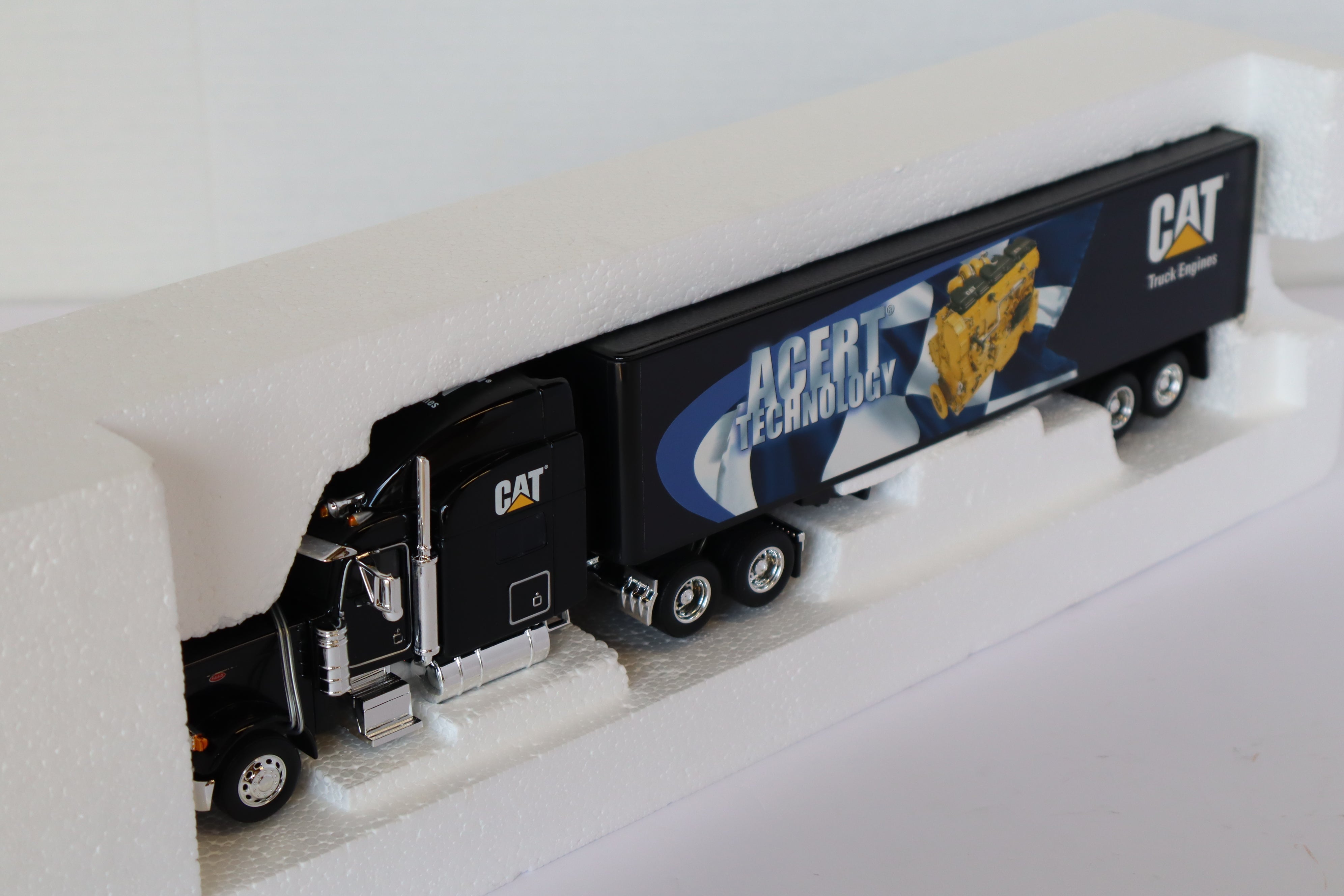 1:50 Scale Norscot Scale Models CAT #55166 CAT Engine Mural Truck Peterbilt Model 379 Tractor-Second hand-M7952