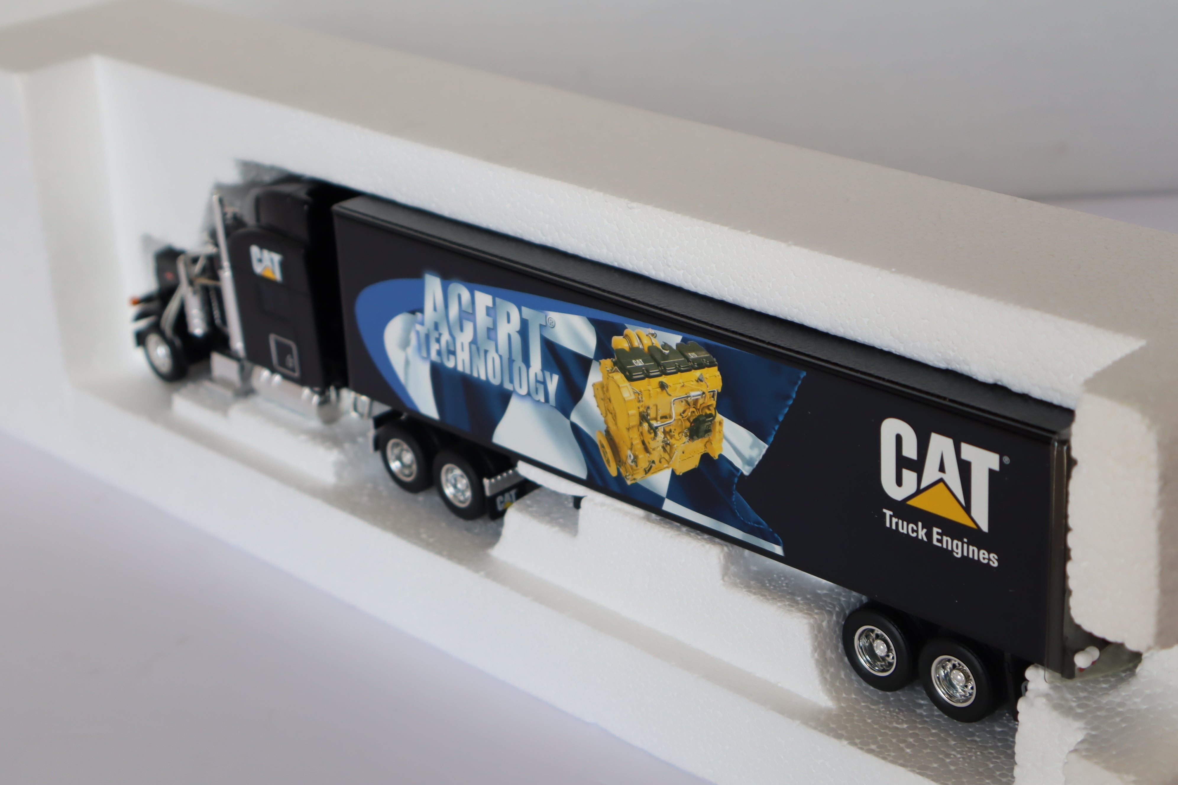 1:50 Scale Norscot Scale Models CAT #55166 CAT Engine Mural Truck Peterbilt Model 379 Tractor-Second hand-M7952