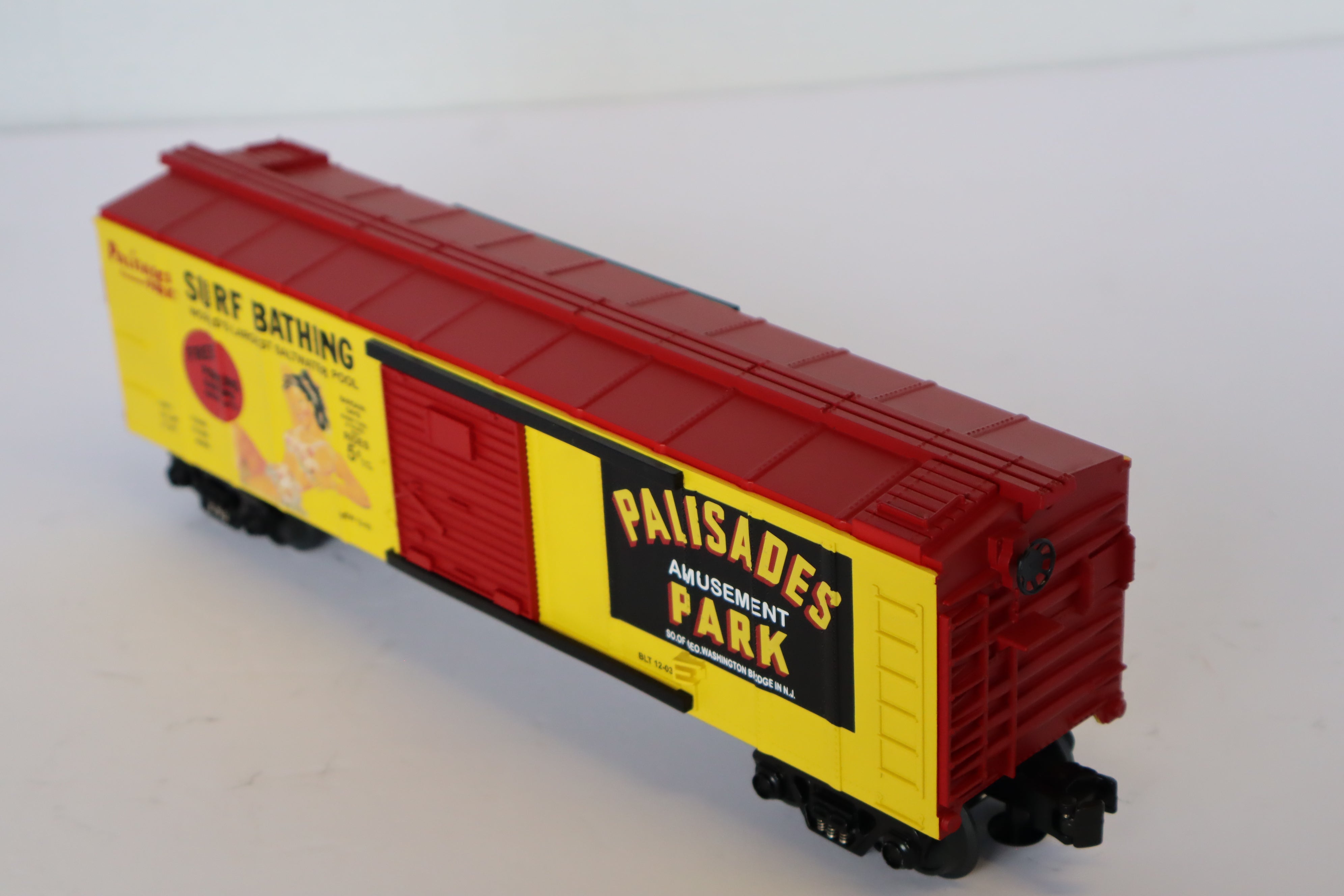 Rail King 30-74124 Palisades Park -Bathing Beauty 40' Single Door Box Car-Second hand-M7954