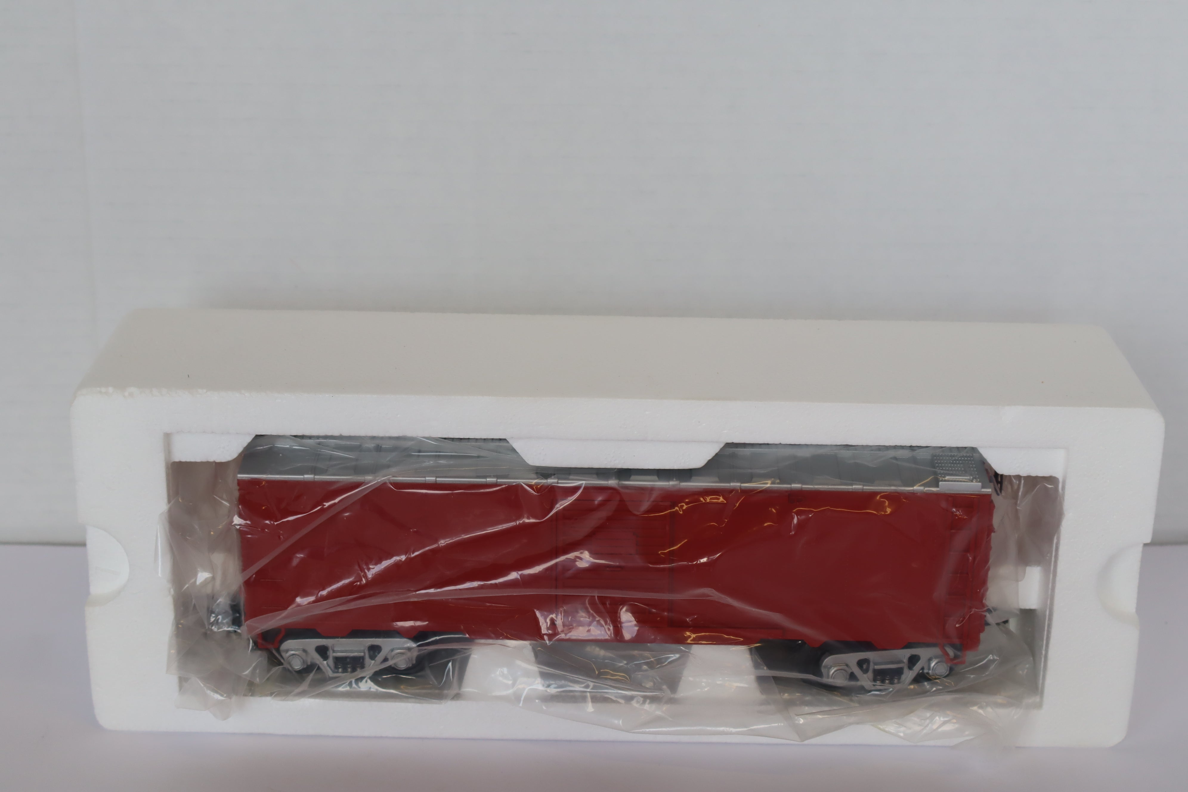 Rail King 33-7409 UNDECORATED Ronald McDonald House Box Car -Second hand-M7955