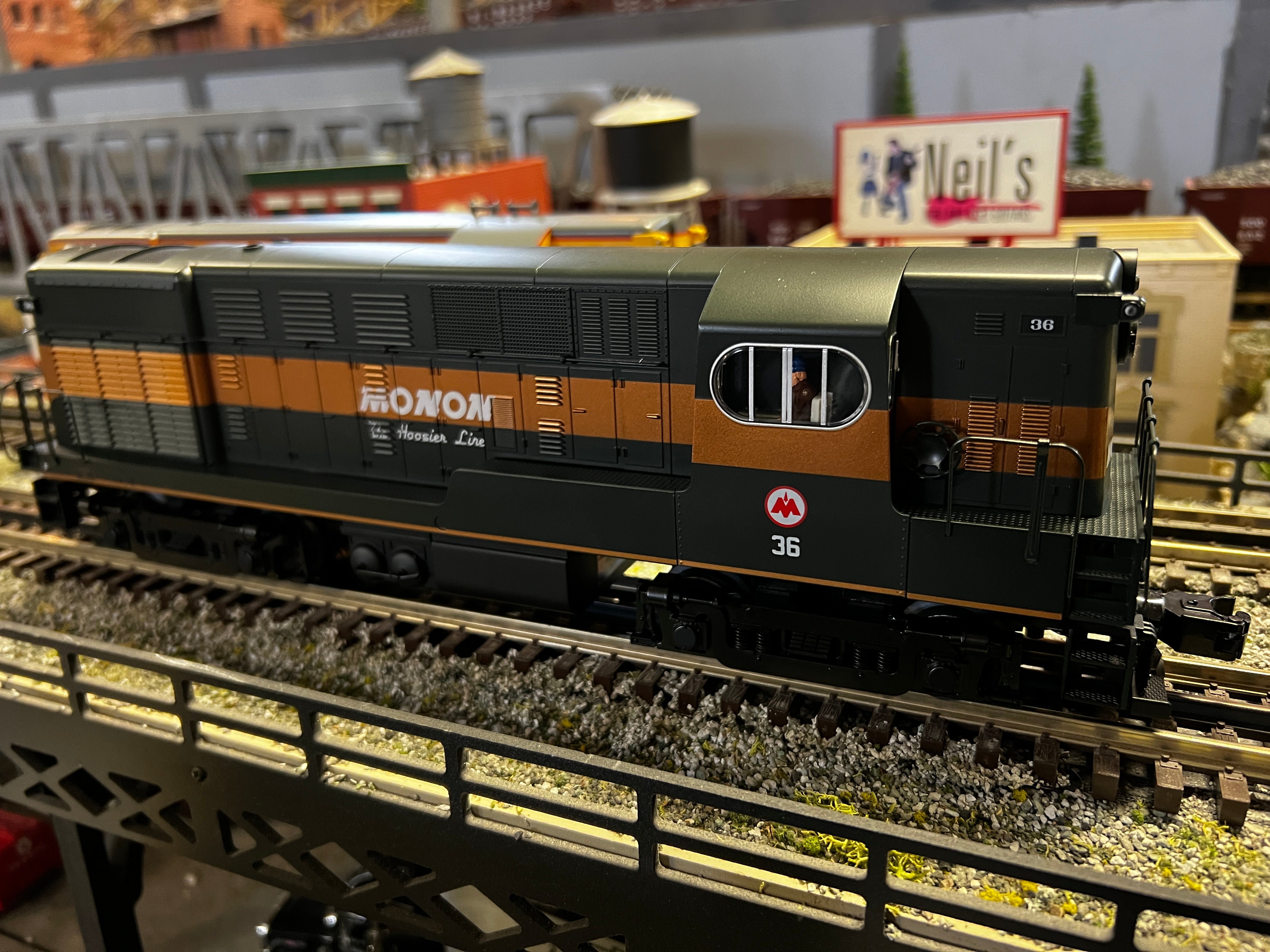Lionel 2333292 - Legacy H15-44 Diesel Locomotive "Monon" #37