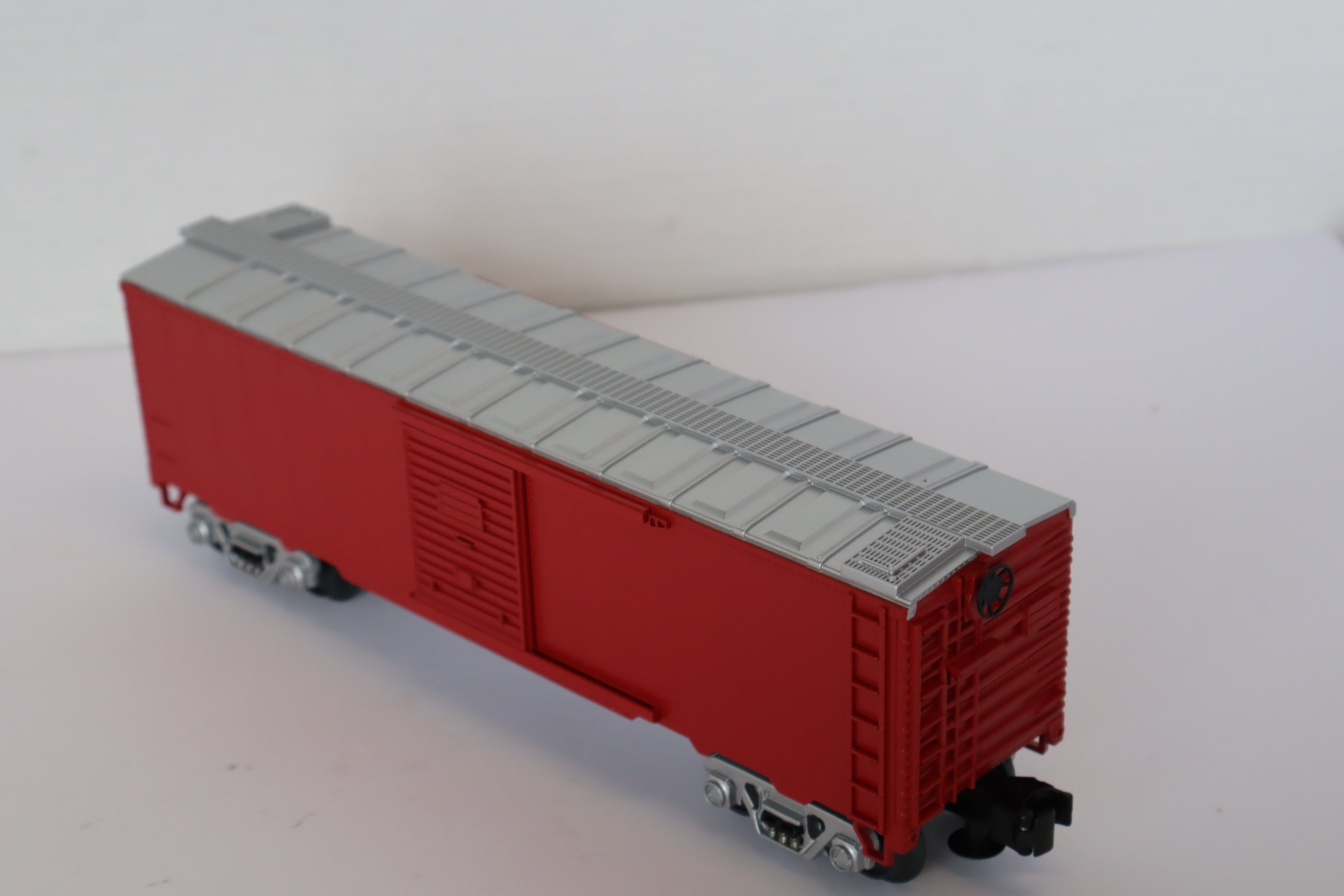 Rail King 33-7409 UNDECORATED Ronald McDonald House Box Car -Second hand-M7955