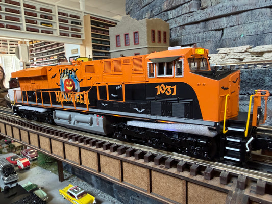 MTH 30-21305-1 - RailKing - ES44AC Imperial Diesel Engine "Halloween" #1031 w/ PS3