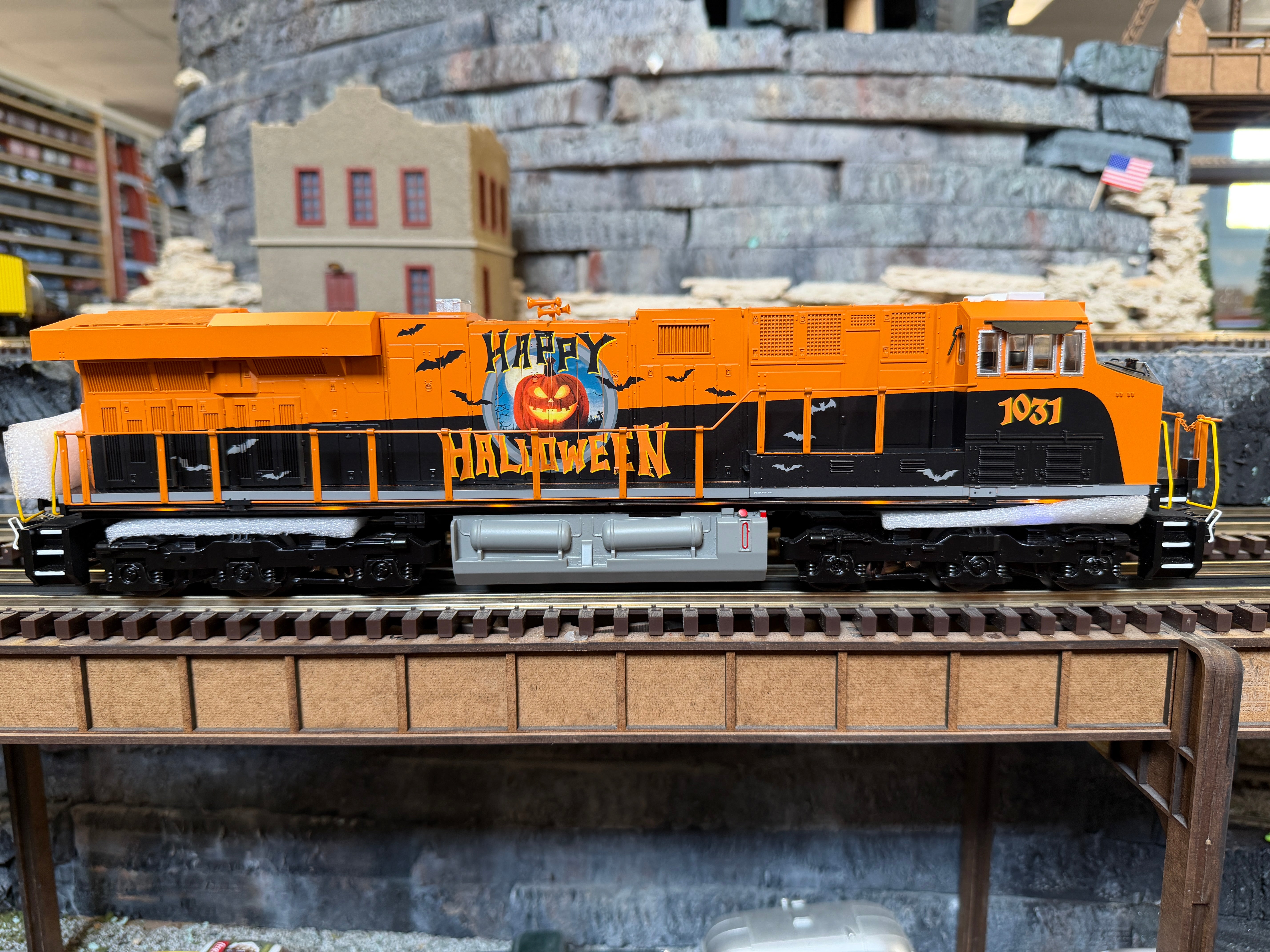 MTH 30-21305-1 - ES44AC Imperial Diesel Engine "Halloween" #1031 w/ PS3
