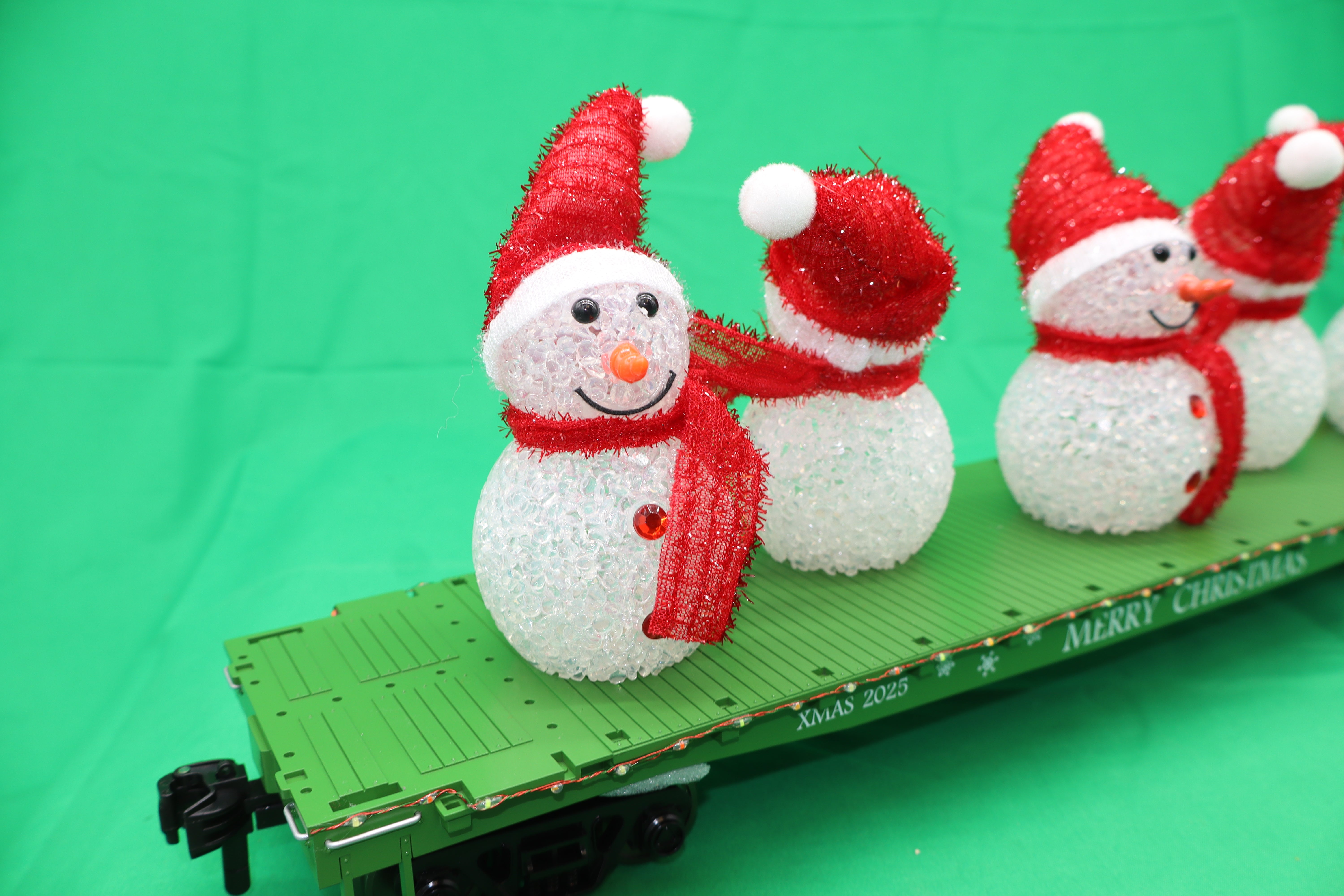 MTH 70-76077 - Flat Car "Christmas" #2025 w/ Lighted Snowmen