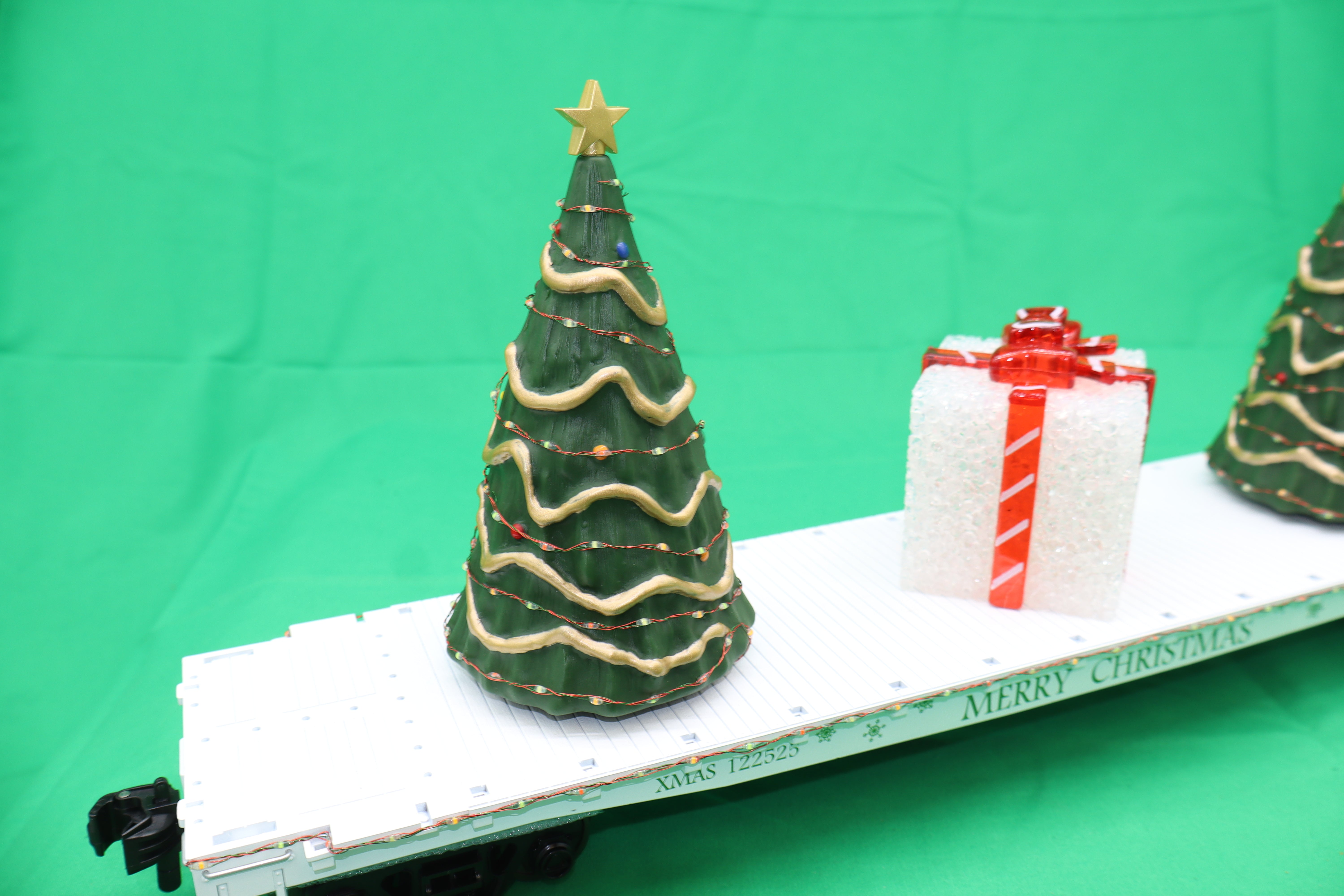 MTH 70-76078 - Flat Car "Christmas" #122525 w/ Lighted Christmas Trees