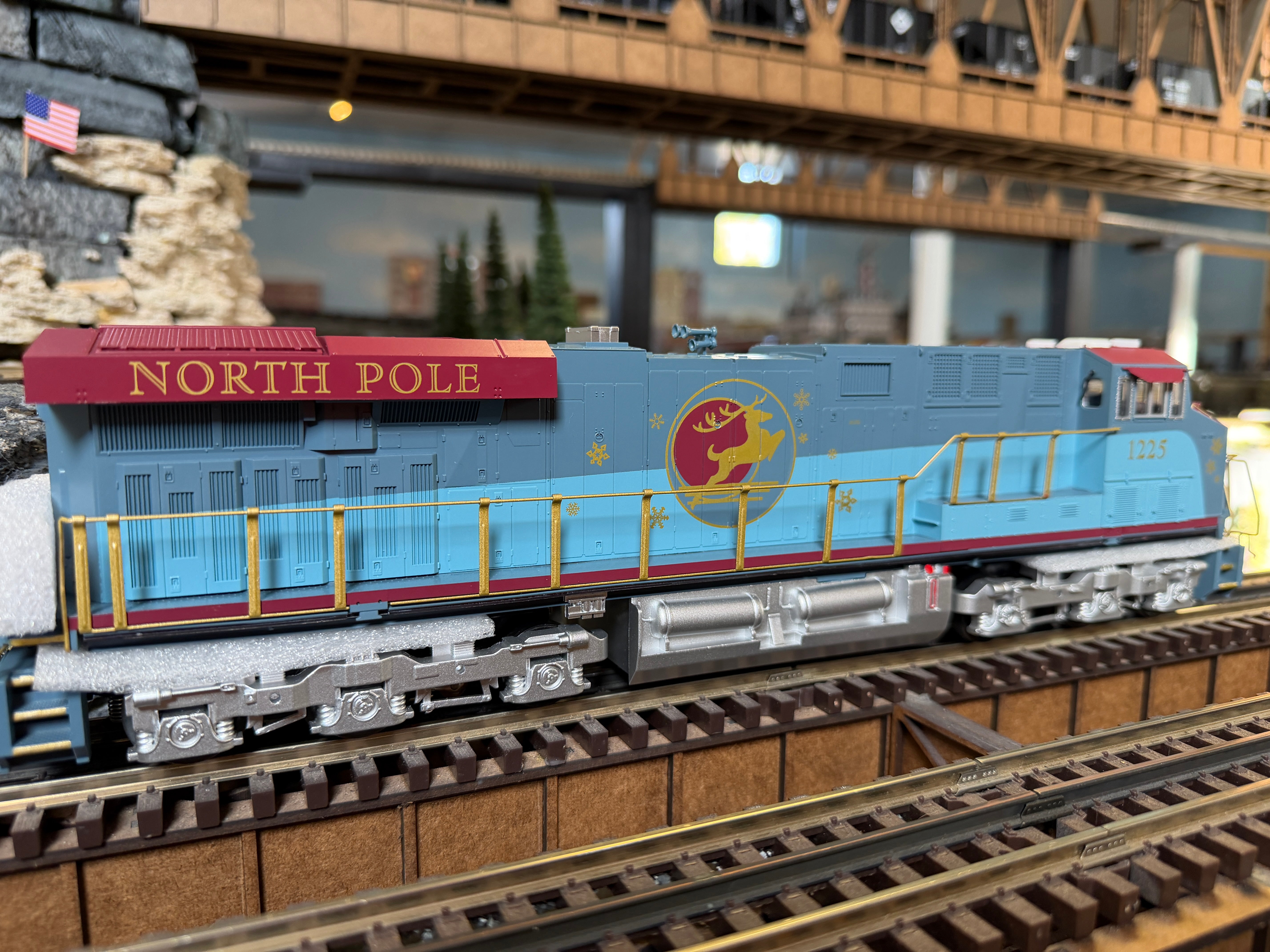 MTH 30-21327-1 - ES44AC Imperial Diesel Engine "North Pole" #1225 w/ PS3