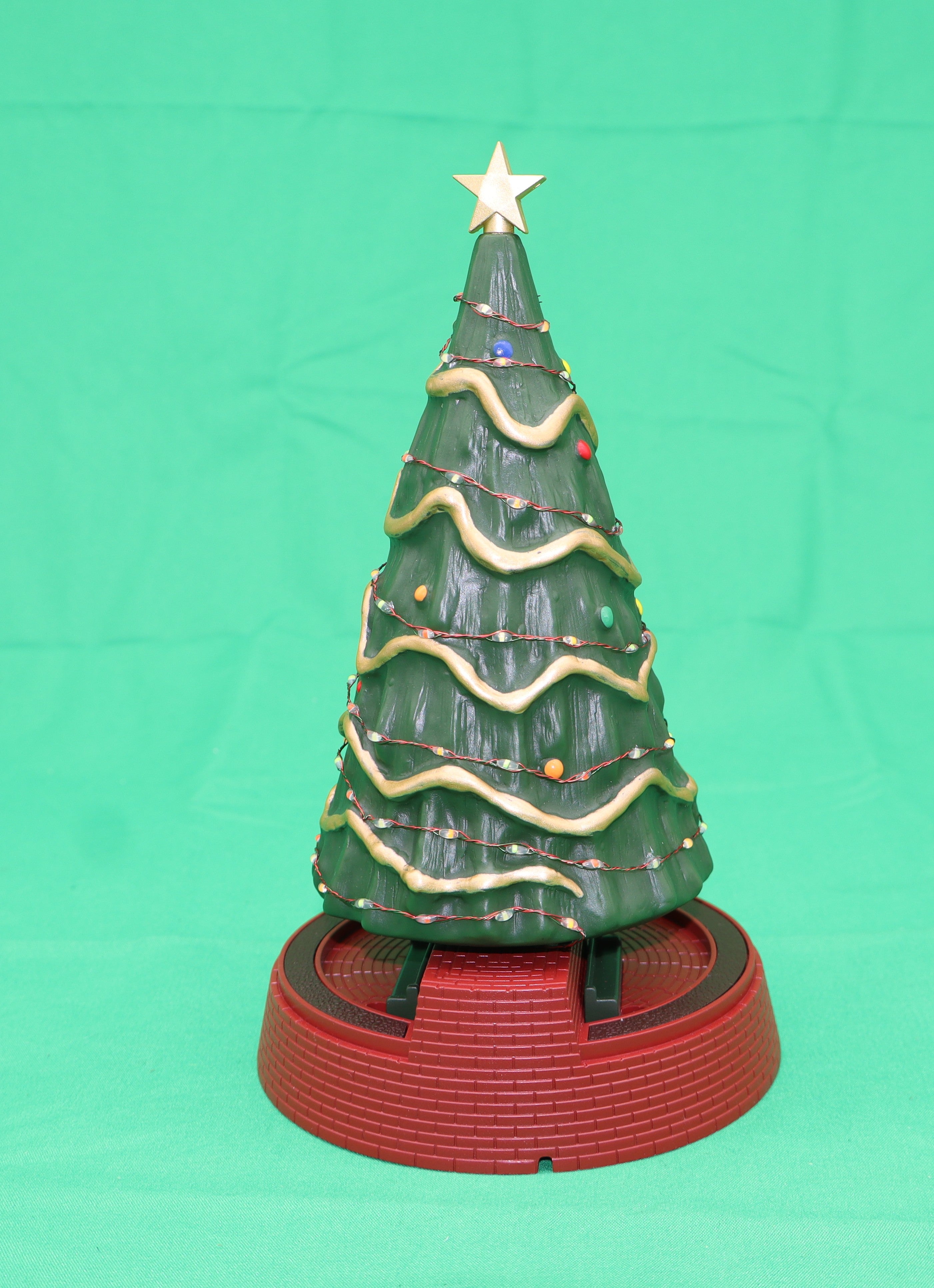 MTH 30-11097 - Giant Town Square Christmas Tree w/ Operating LED Lights