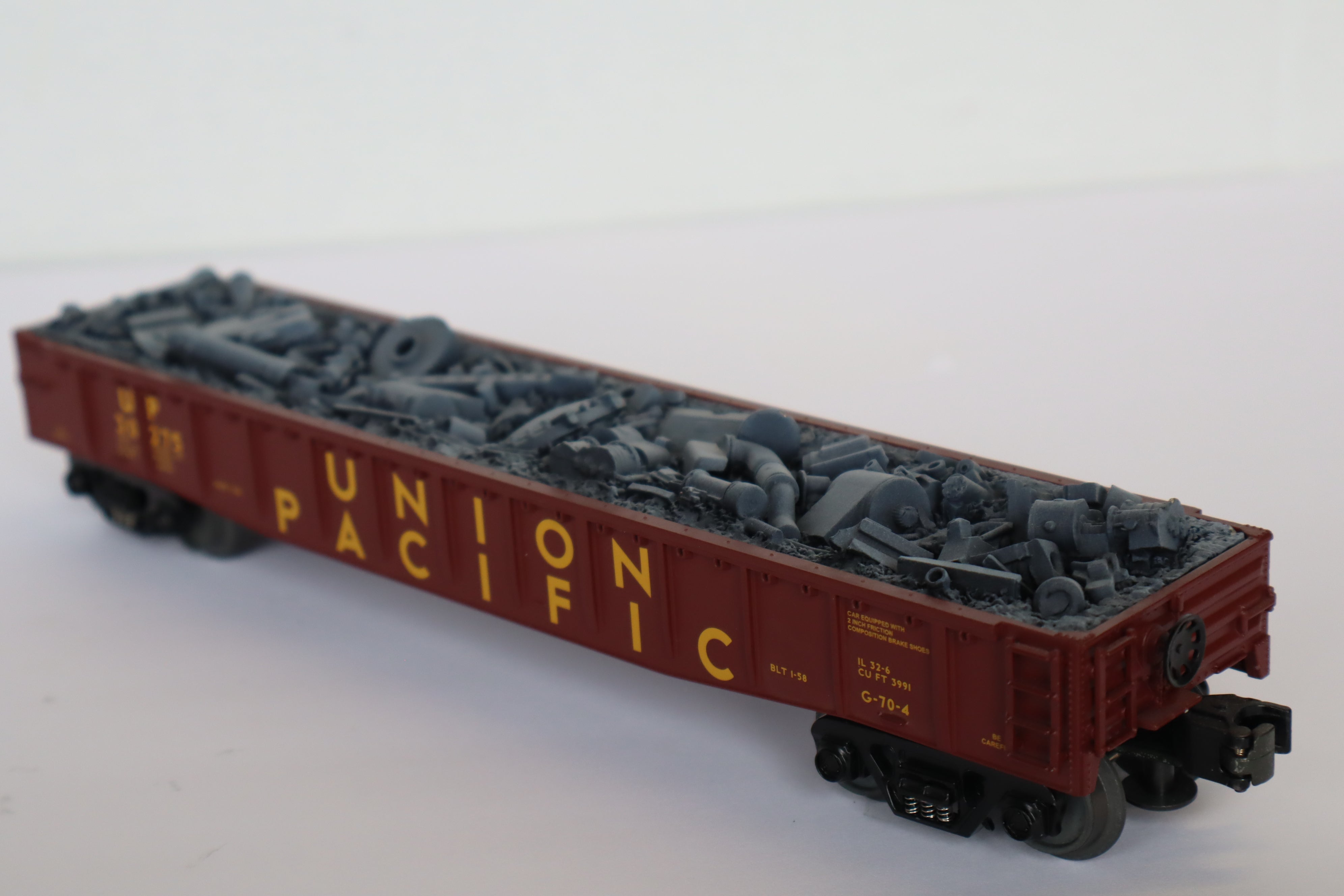 Rail King 30-8201 Union Pacific Die Cast Gondola w/ Junk Load-Second hand-M7962