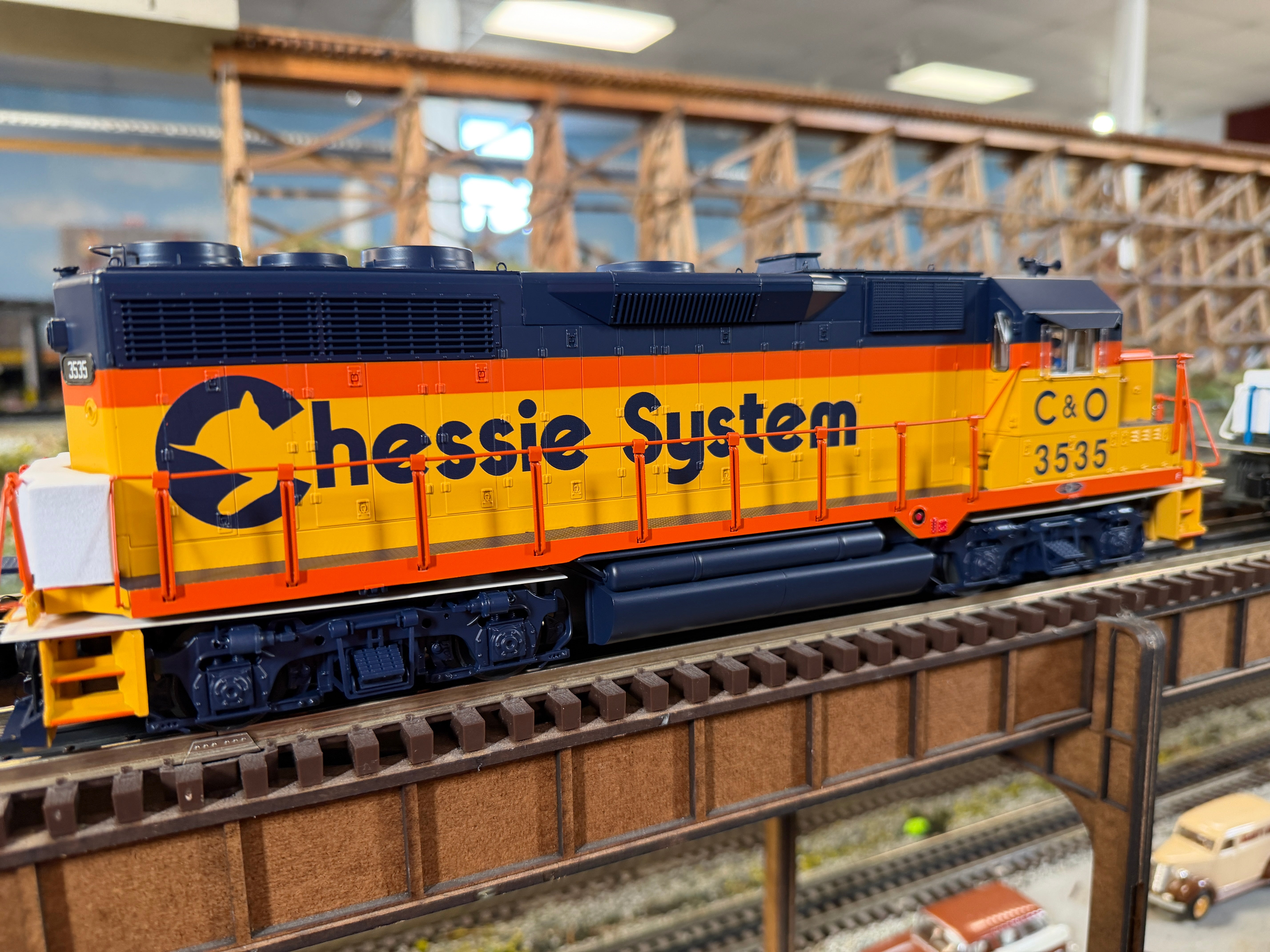Lionel 2533772 - Legacy GP35 Diesel Locomotive "Chessie System" #3563 (Chesapeake & Ohio)