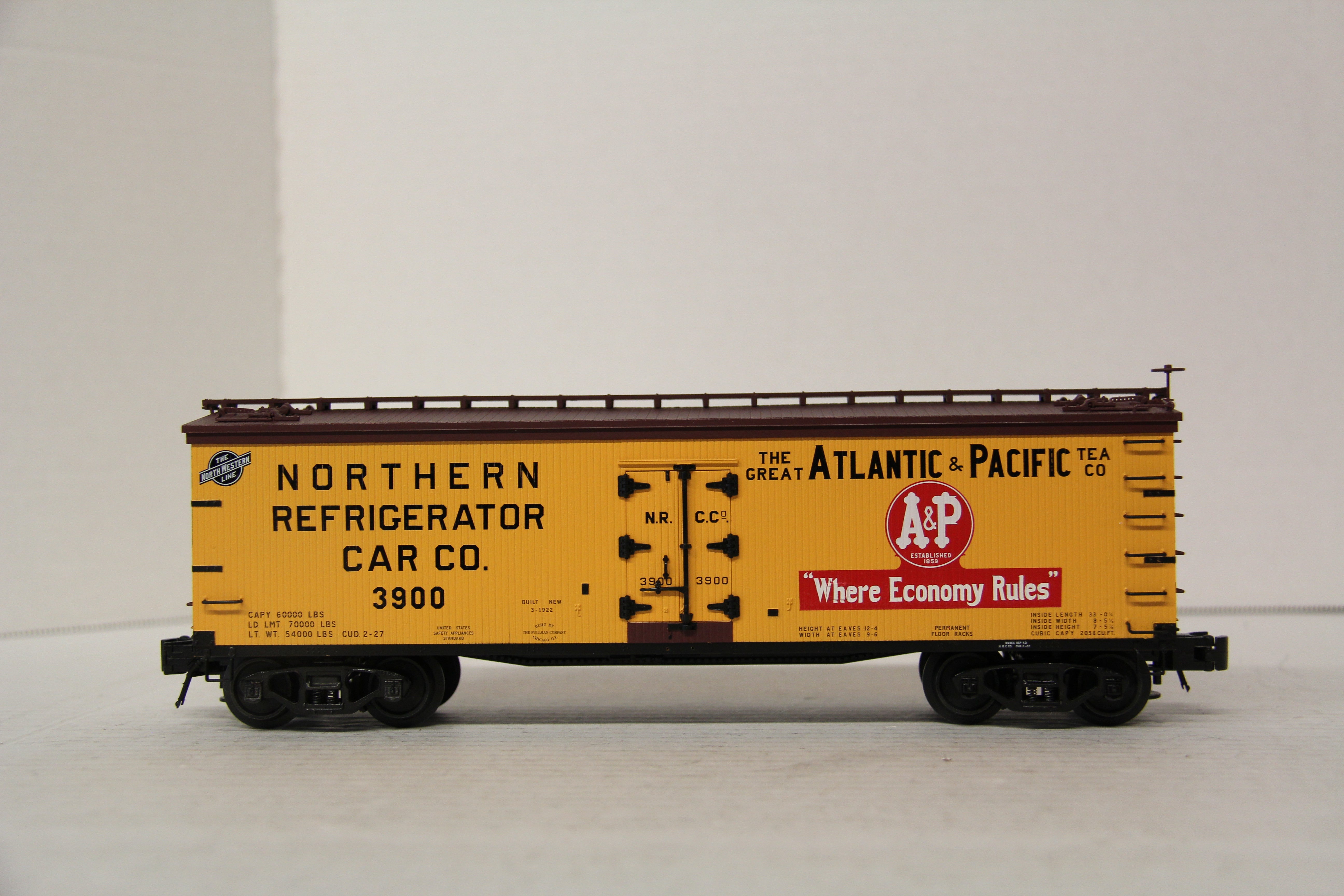 Atlas #6718-1 A&P Woodside Reefer Car #3900-Second hand-M6533