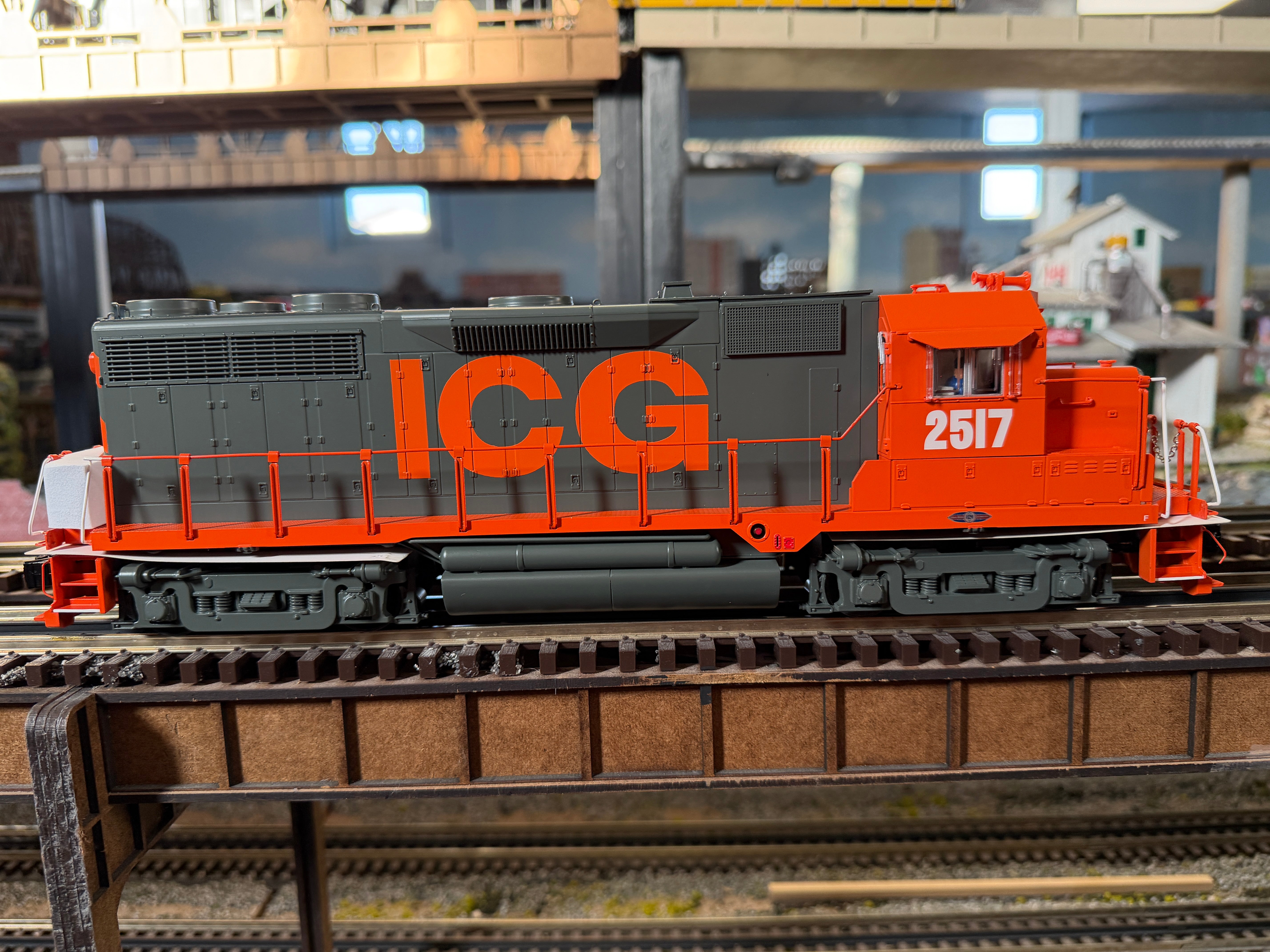 Lionel 2533791 - Legacy GP35 Diesel Locomotive "Illinois Central Gulf" #2517